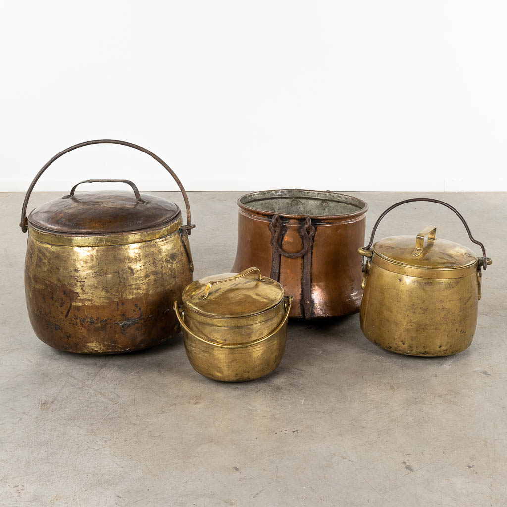 Four pieces of antique copper cooking ware. 19th C. (H:40 x D:56 cm)