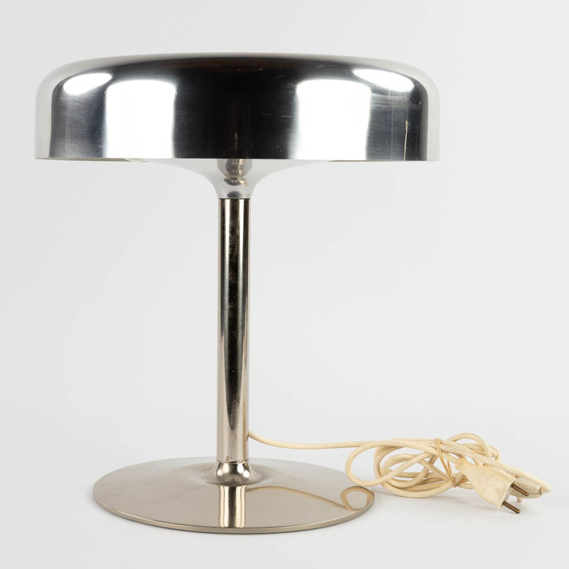 A table or desk lamp, polished metal, circa 1970. (H:40 x D:37 cm) - Image 5 of 10