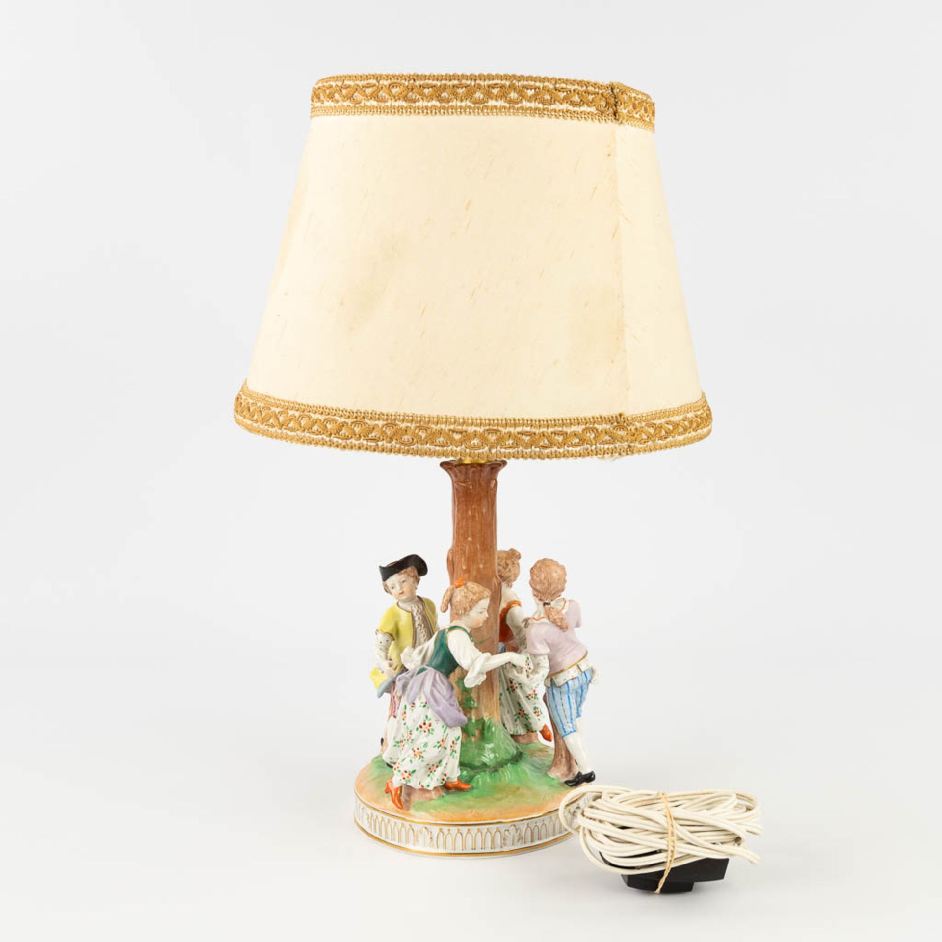 Two Table lamps, German porcelain with hand-painted decor. 20th C. (H:47 cm) - Bild 7 aus 32