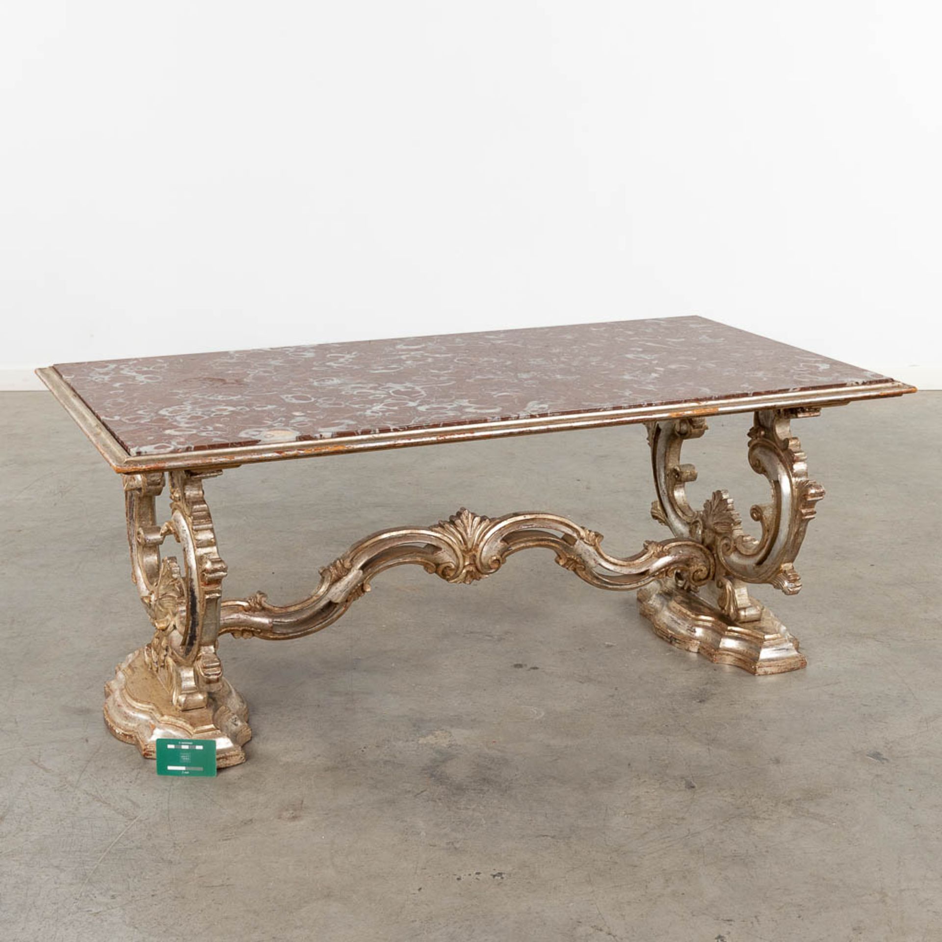 An Italian coffee table with a red marble top. 20th C. (D:62 x W:123 x H:51 cm) - Bild 2 aus 10