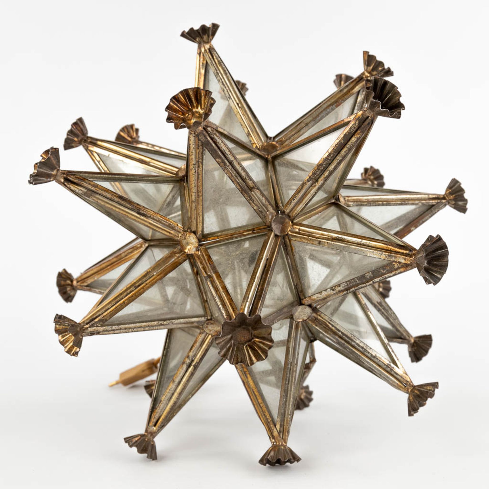 A lantern in the shape of a star, copper and glass, circa 1950. (W:25 x H:25 x D:25 cm) - Image 9 of 12