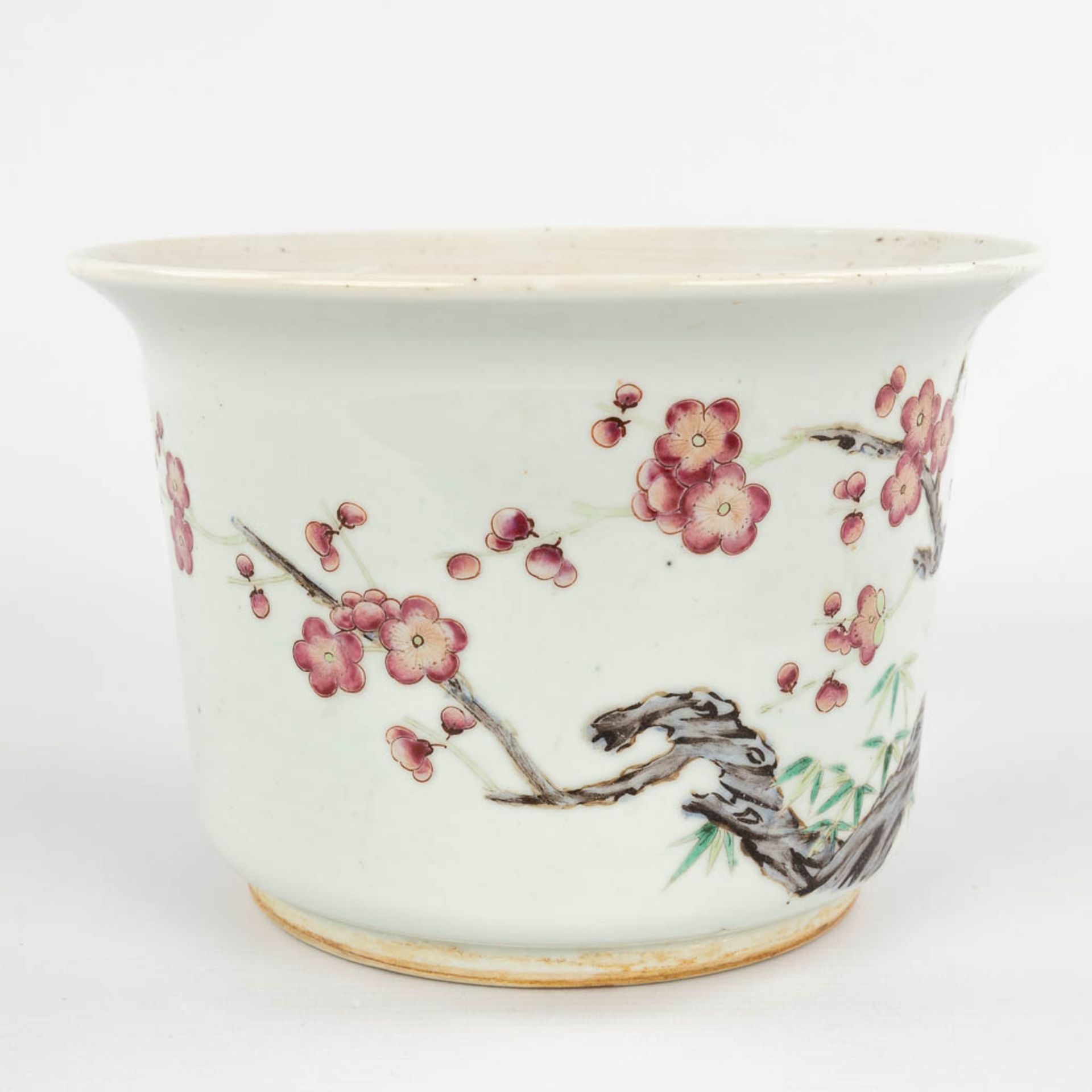 A Chinese flower pot, decorated with spring flowers, 19th/20th C. (H:15,5 x D:22 cm) - Image 3 of 12