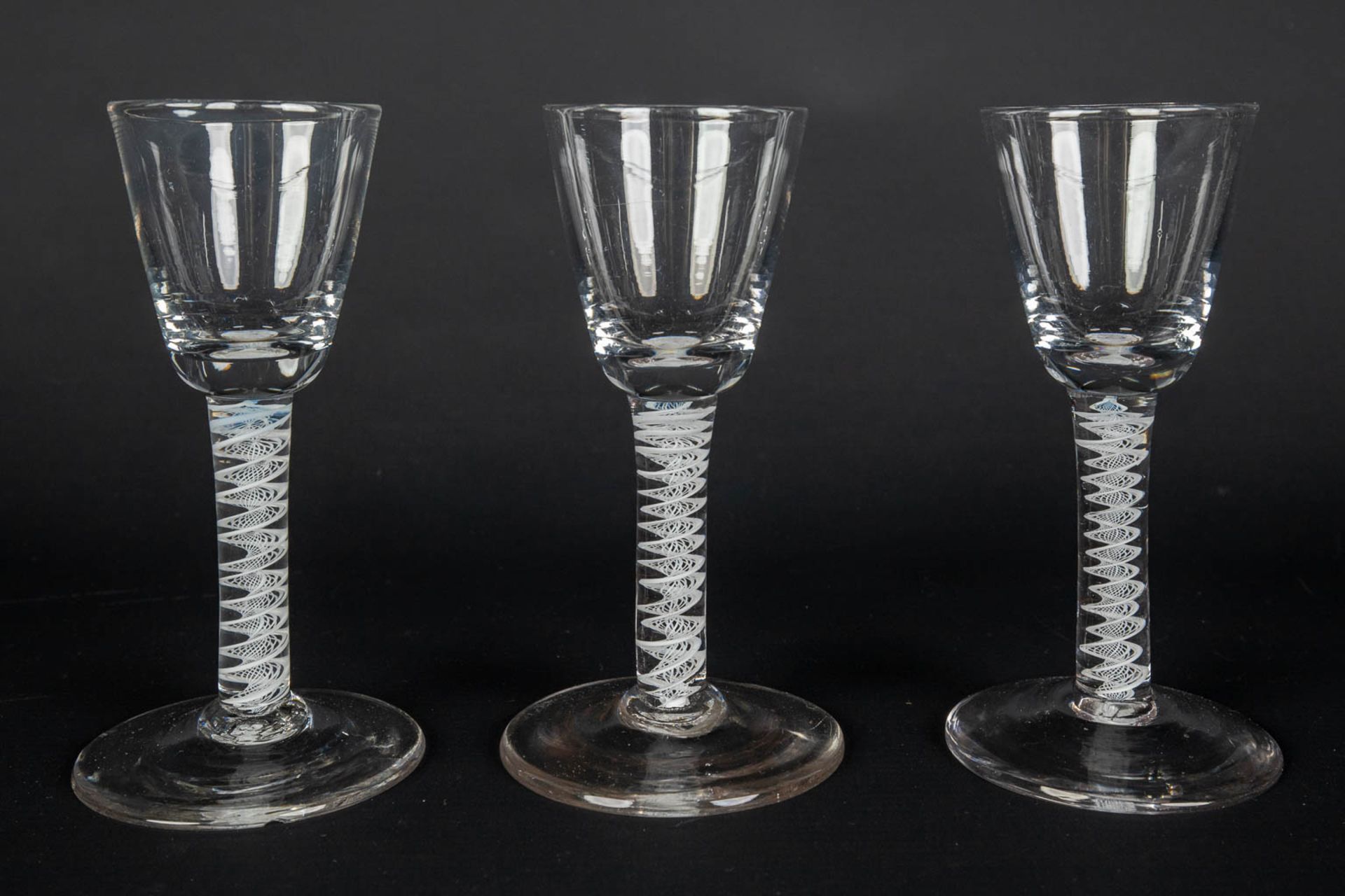 Twelve 'Twisted stem', hand-made glasses or goblets, Late 18th, early 19th C. (H:15 x D:7,5 cm) - Bild 3 aus 15