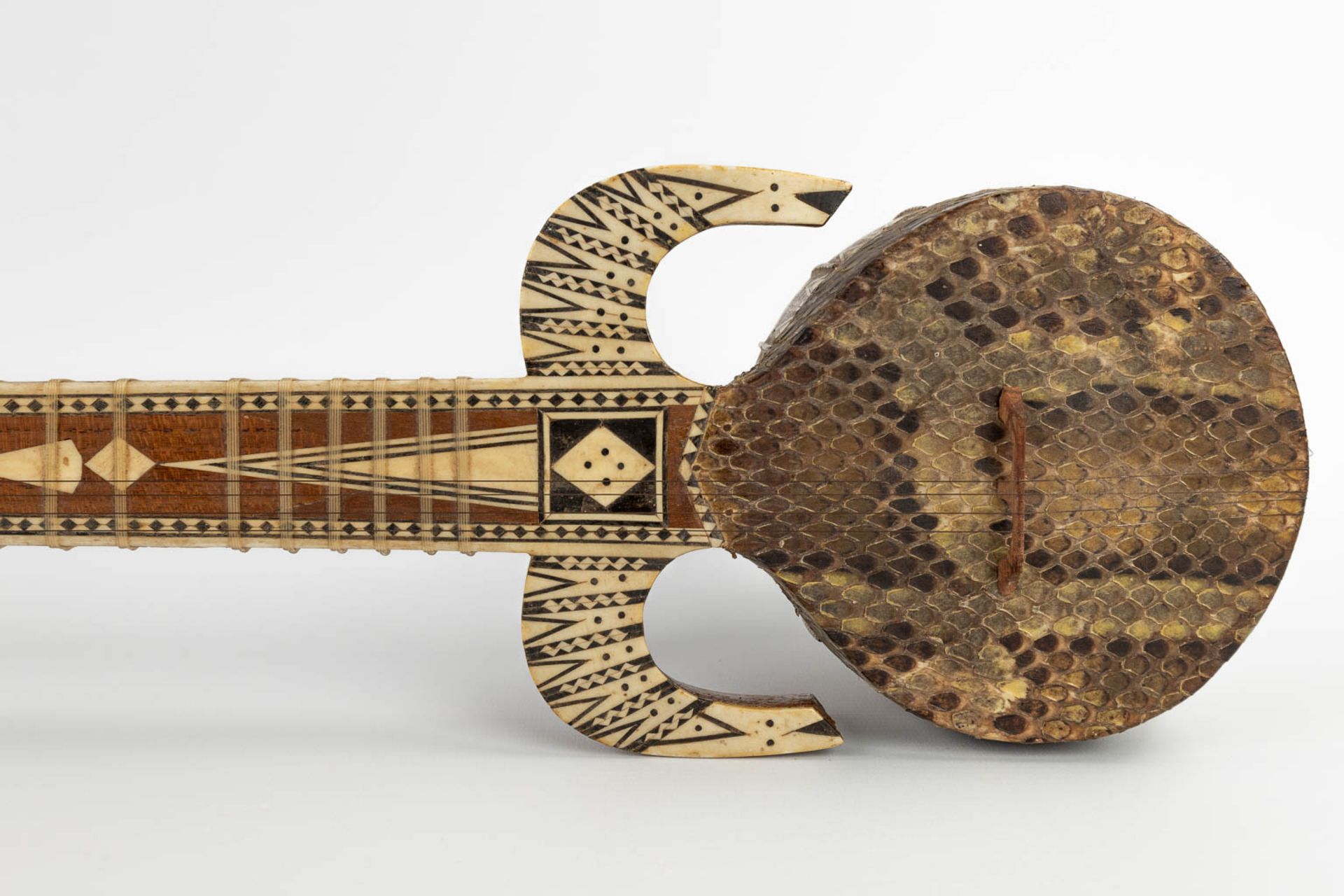 An oriental musical instrument with 6 strings, snake leather and bone inlay. 20th C. (D:13 x W:15 x - Image 4 of 17