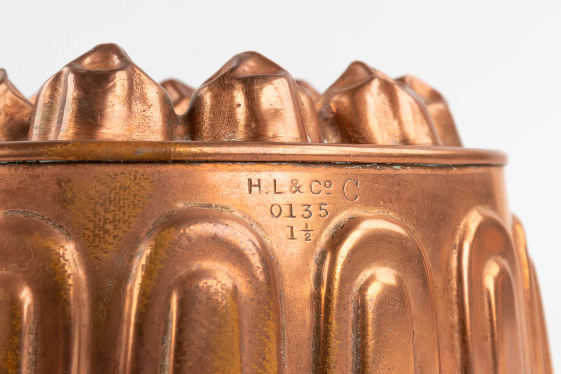 14 cake baking forms, added a sugar caster, copper. 19th/20th C. (H:9 x D:22 cm) - Image 9 of 20