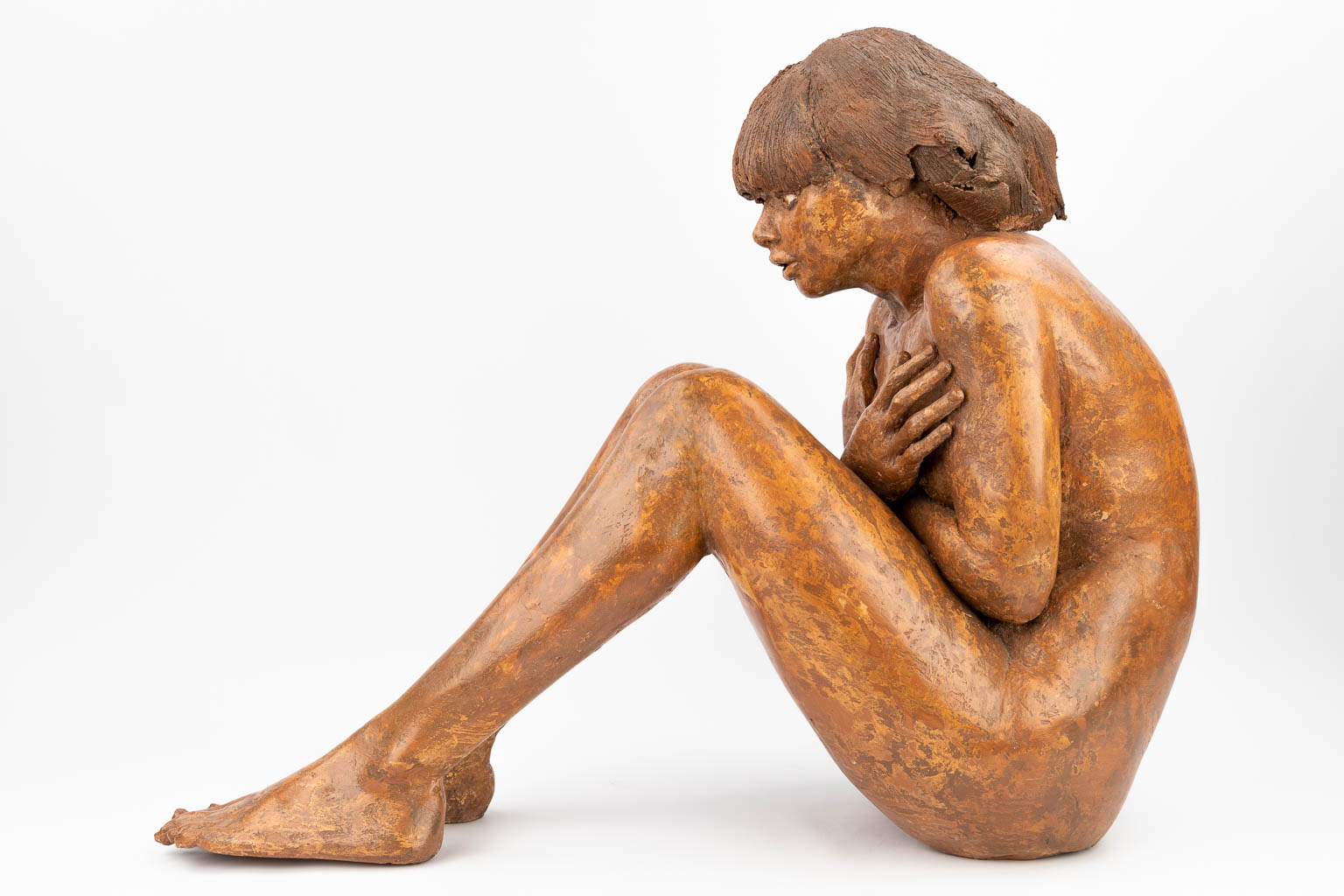 Jan DUMORTIER (XX-XXI) 'Seated lady' a statue made of terracotta. Circa 1980. (D:83 x W:30 x H:69 cm - Image 4 of 14