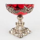 A red glass bowl on a silver base, decorated with grape vines. (H:20 x D:18,5 cm)