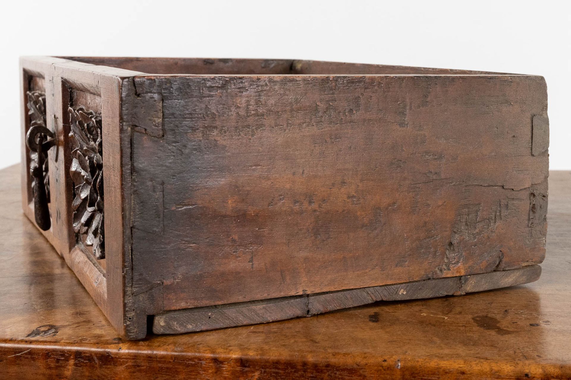 An antique "Table De Milieu", sculptured wood. Spain, 18th C. (D:72 x W:127 x H:82 cm) - Image 13 of 13