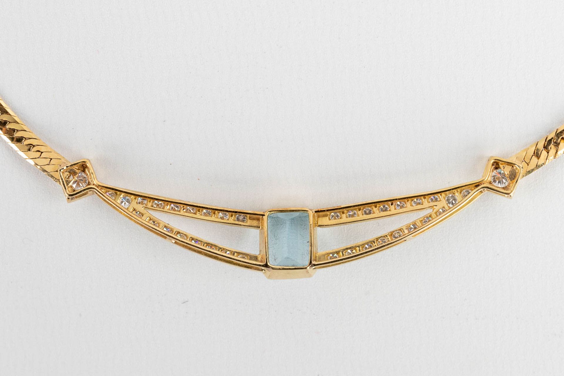 A necklace with two earrings, 18kt yellow gold Brilliants and Topaz/Aquamarine, 26,77g. - Image 10 of 15