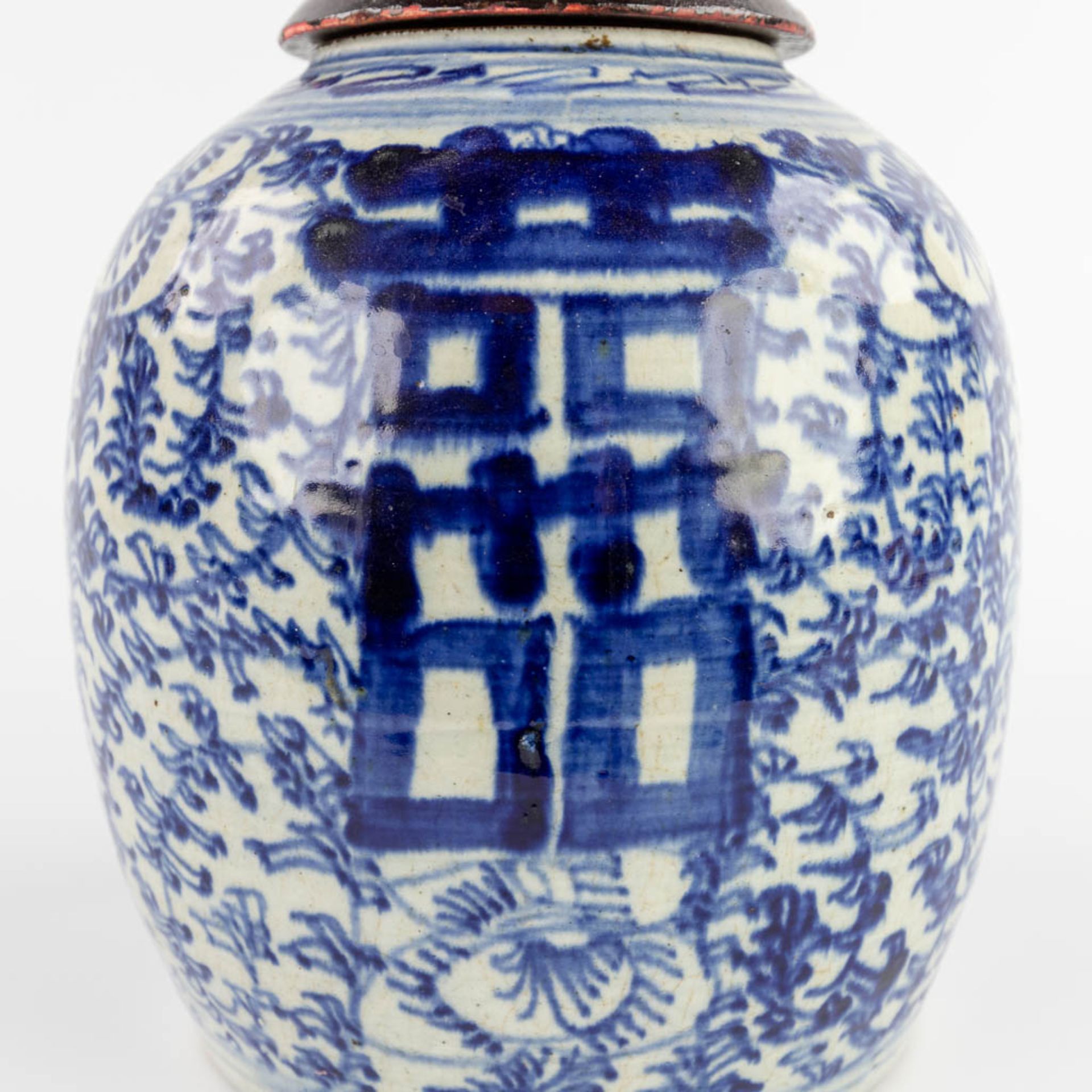 Three Chinese ginger jars with polychrome and blue-white decors. 19th/20th C. (H:32 x D:22 cm) - Bild 11 aus 21