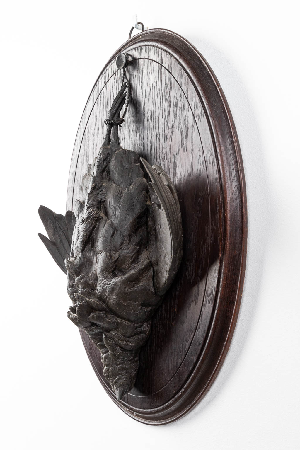 A pair of wall-mounted 'Hunting Trophies', patinated bronze mounted on wood. (D:7 x W:33 x H:46 cm) - Image 14 of 15