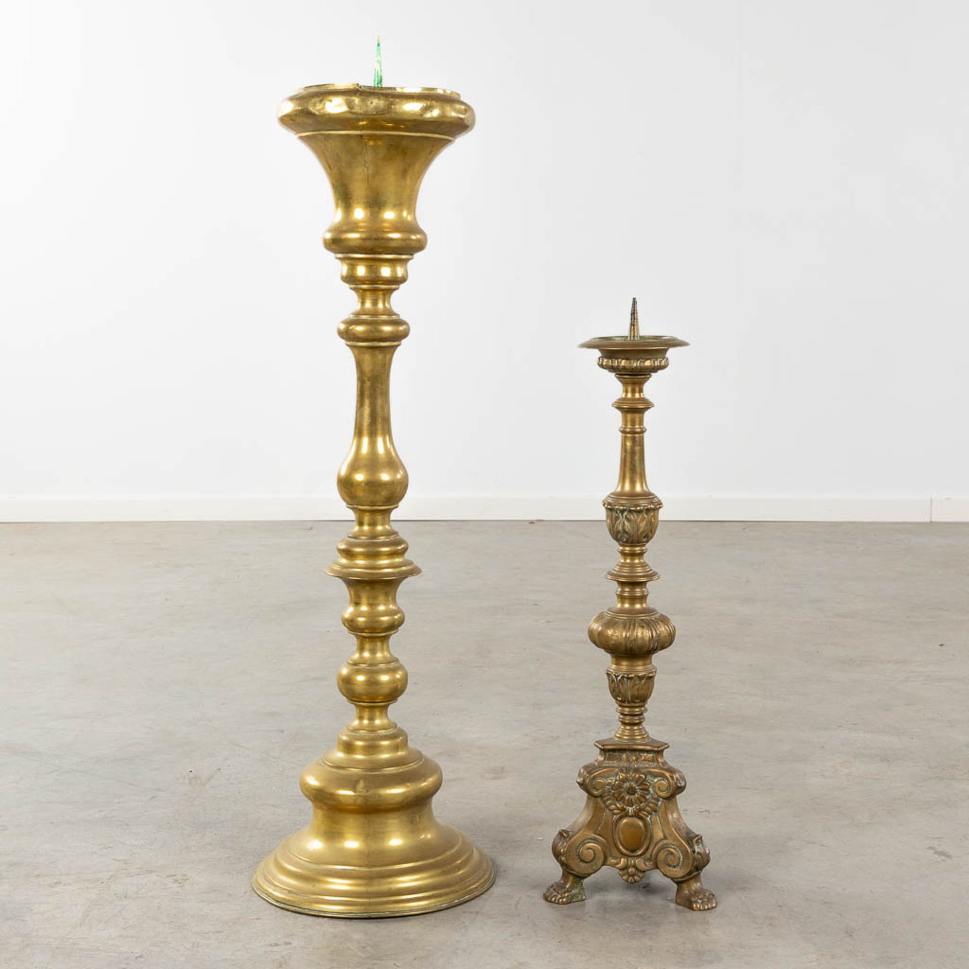 Two Church candlesticks, bronze and copper. 19th and 20th C. (H:94 x D:28 cm) - Image 5 of 11