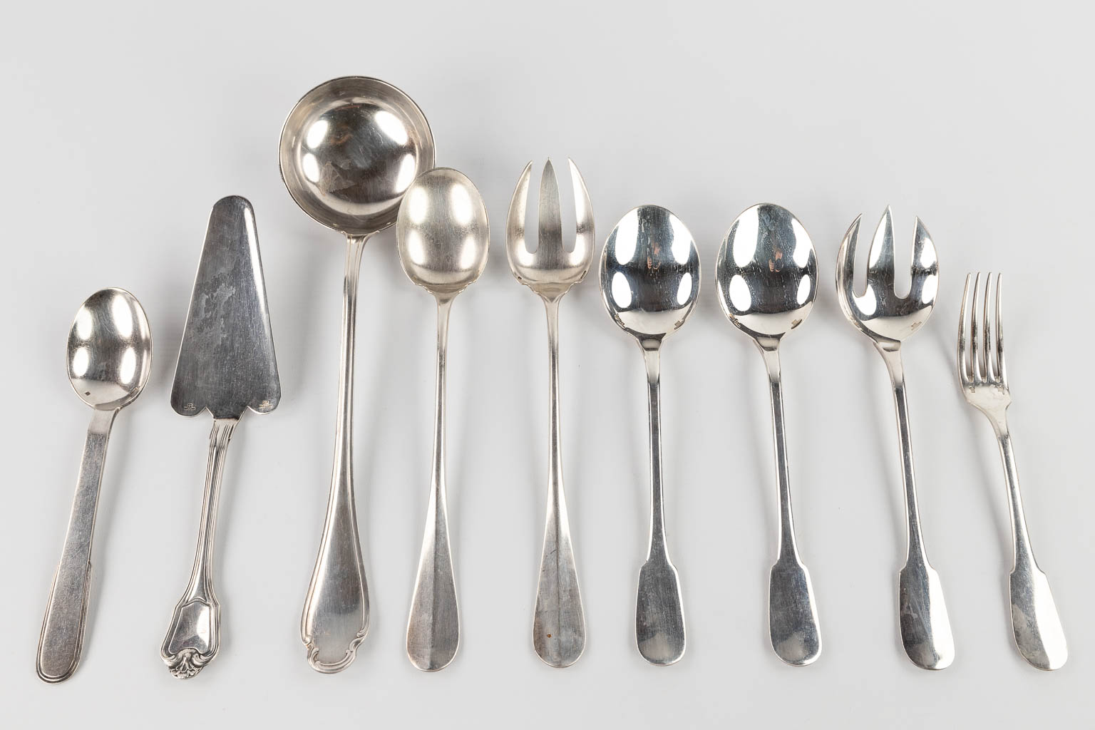 Christofle, Wiskemann, Fironnet, a large collection of serving accessories, silver-plated metal. (D: - Image 29 of 32