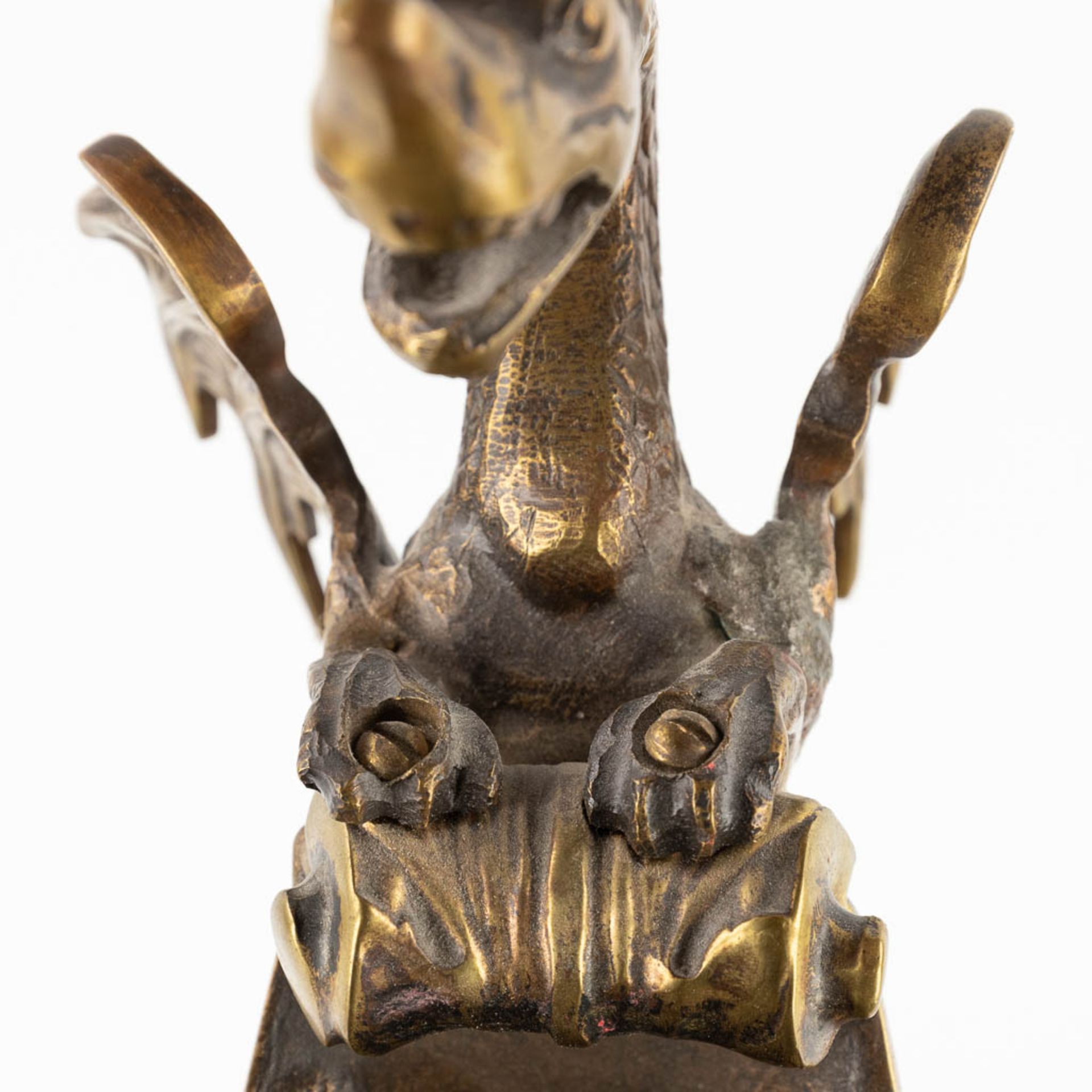 A large pitcher decorated with a dragon, bronze, 20th C. (D:18 x W:23 x H:57 cm) - Image 13 of 17