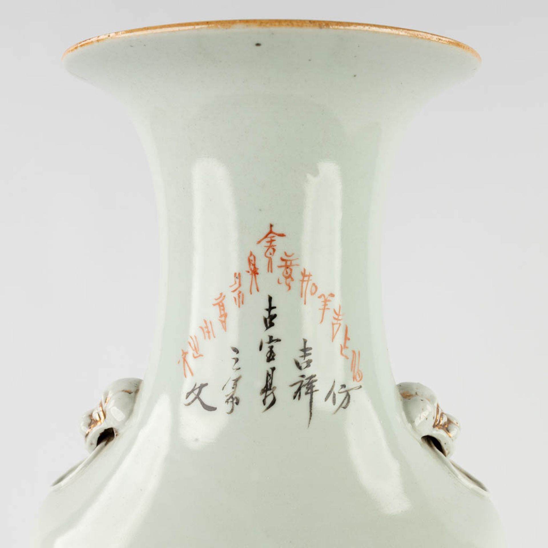 A Chinese vase decorated with wise men, 19th/20th C. (H:57 x D:23 cm) - Bild 12 aus 14