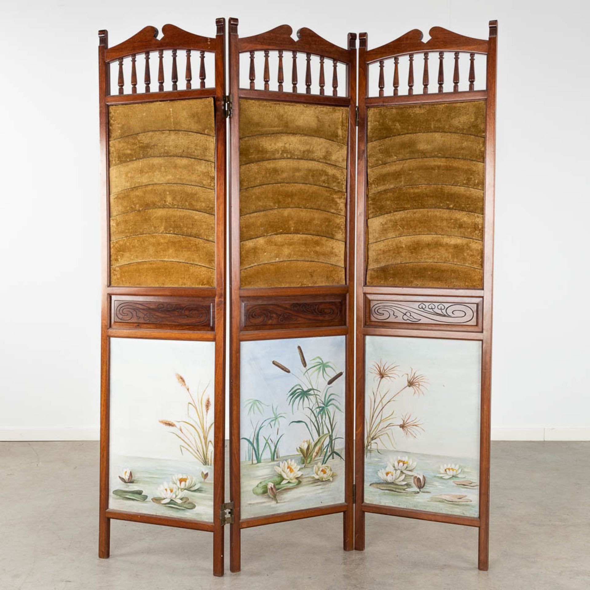 A room divider with painting and &quot;pêle mêle&quot; oil on canvas. (D:180 x W:143 cm)