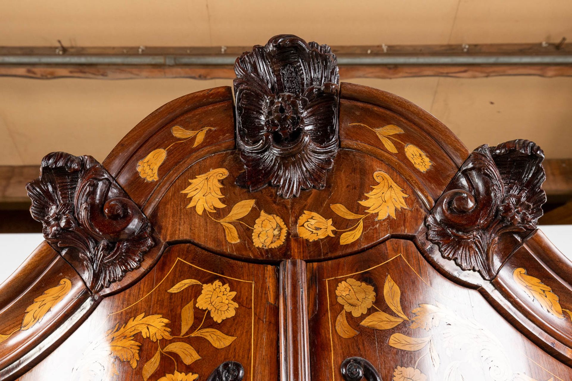 An antique corner cabinet with marquetry in Louis XV style. The Netherlands, 18th C. (D:56 x W:105 x - Image 15 of 21