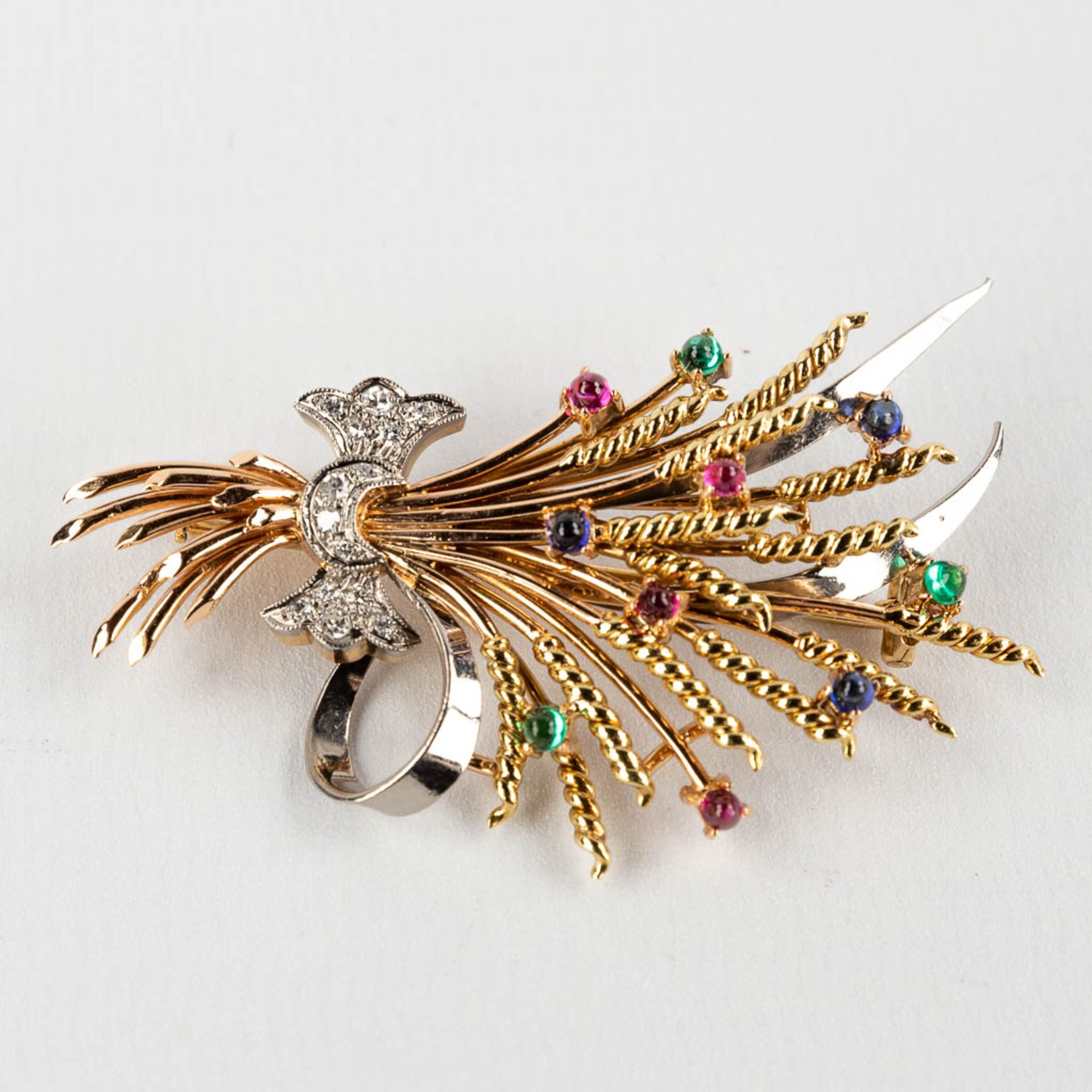 A brooch in the shape of a stack of wheat, with glass cabochons and facetted diamonds. 18kt gold, 13 - Image 3 of 8