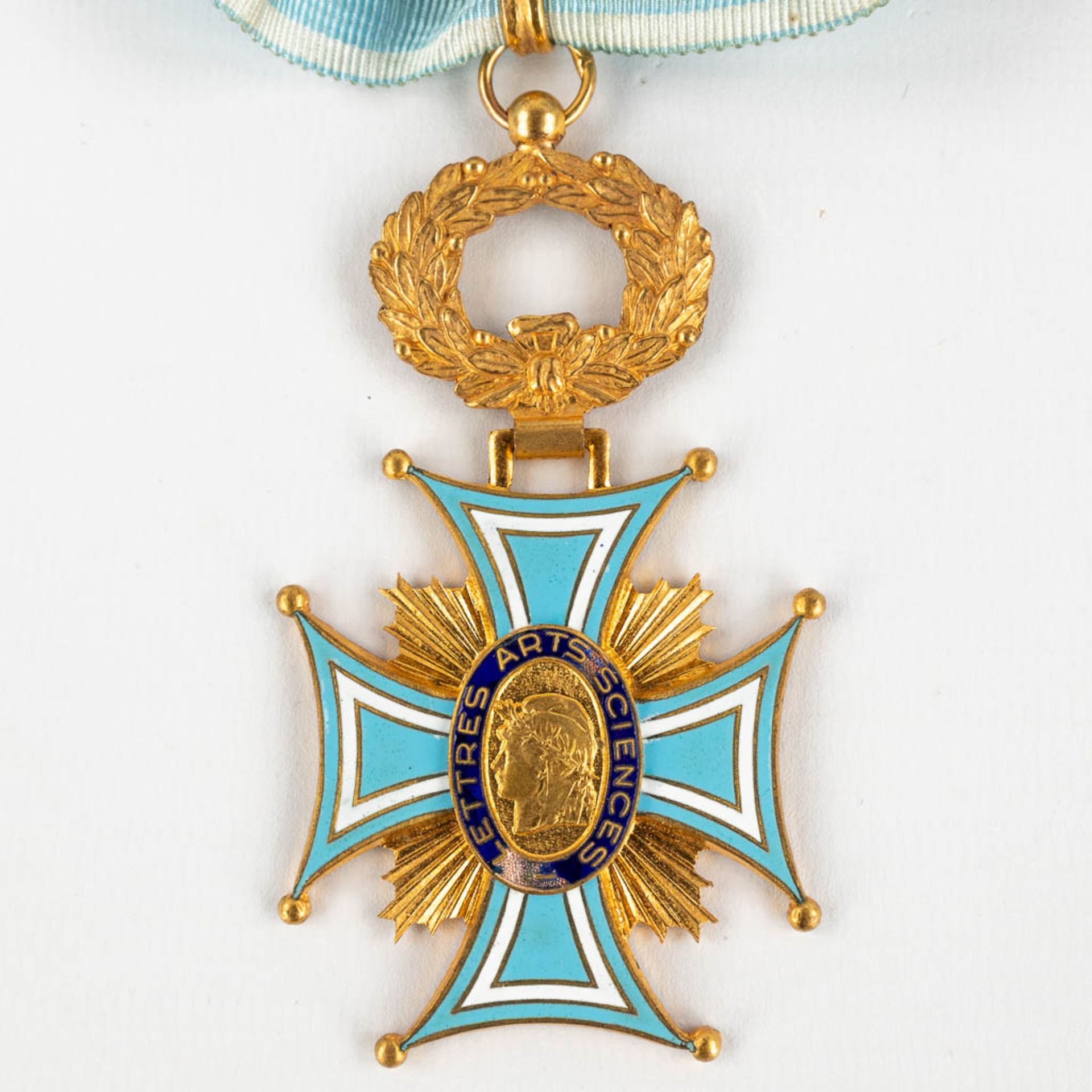 A collection of 3 medals Officier, Commandeur of the 'Société des Arts, Sciences et Lettres'. (D:9 c - Image 4 of 13
