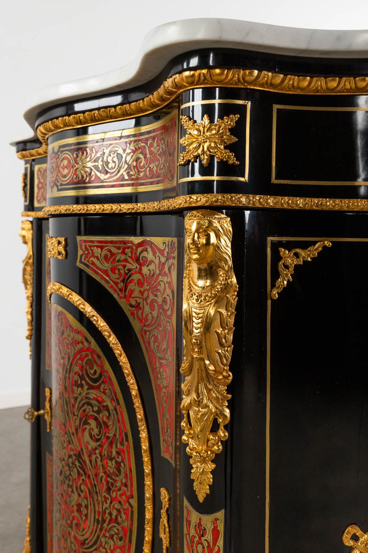 A Boulle cabinet with bow front, Tortoise shell and copper inlay, Napoleon 3, 19th C. (D:42 x W:114, - Image 10 of 19