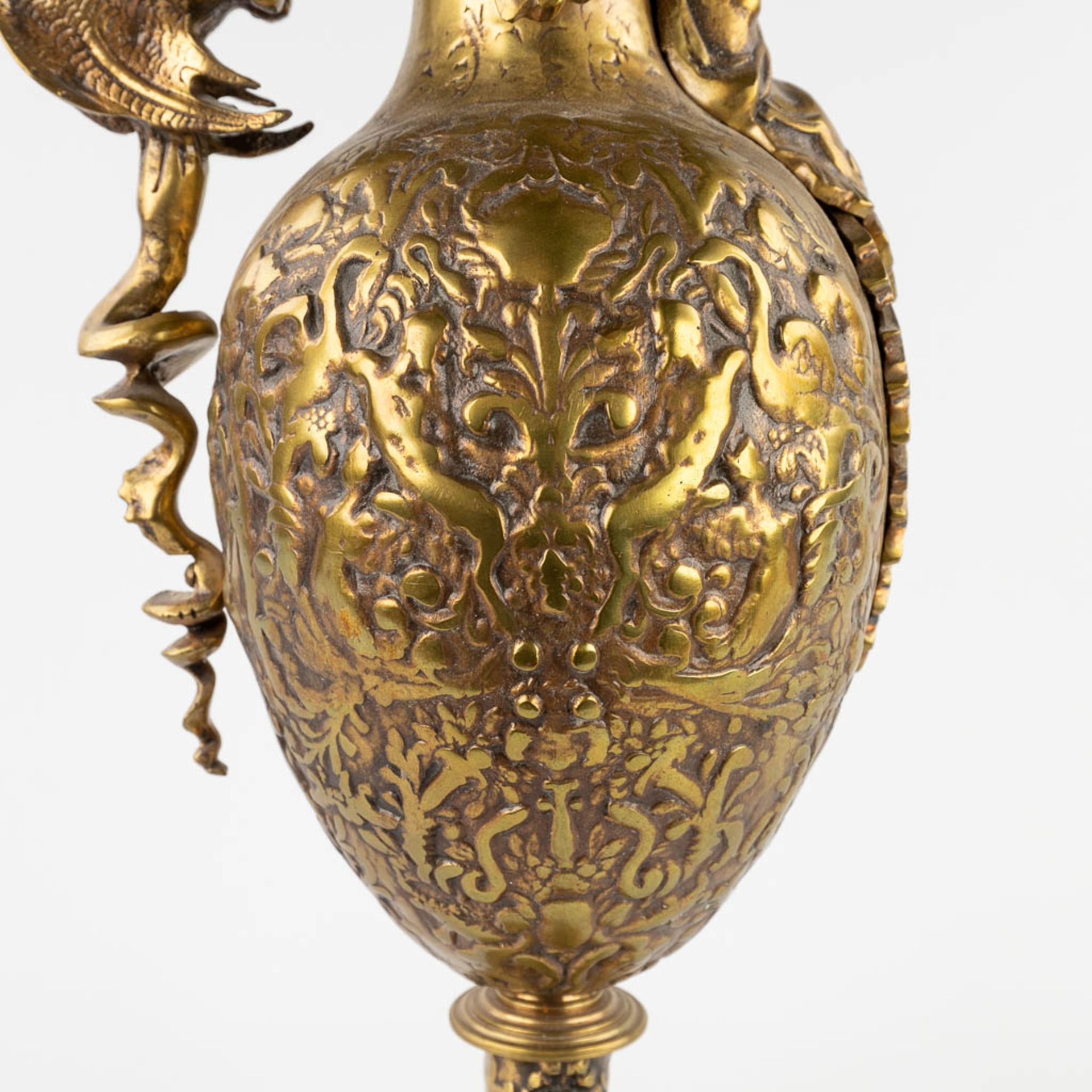 A large pitcher decorated with a dragon, bronze, 20th C. (D:18 x W:23 x H:57 cm) - Image 9 of 17