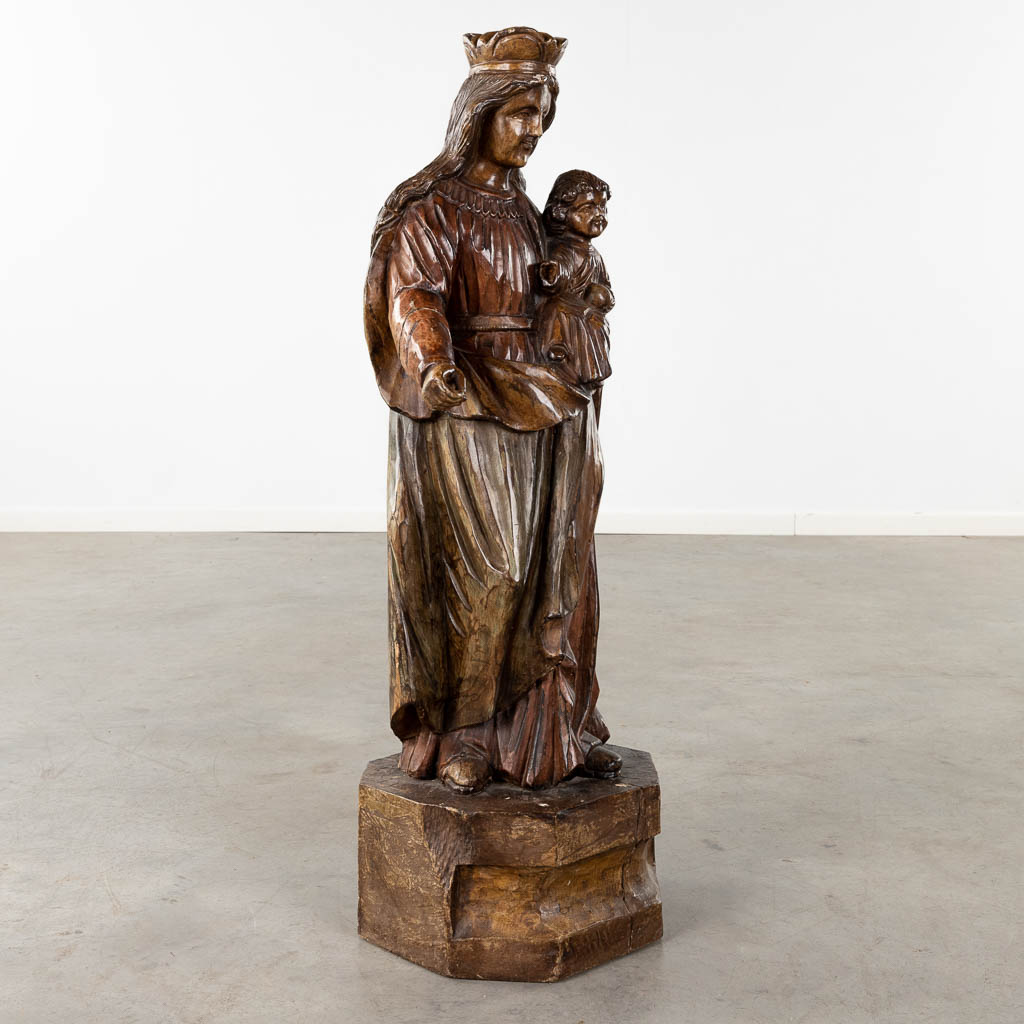 A large wood-sculptured figurine of Madonna. (D:28 x W:29 x H:95 cm) - Image 3 of 16