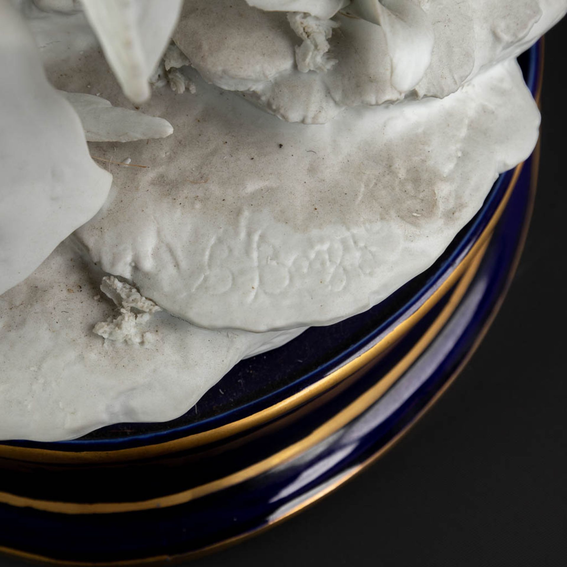 A large group, bisque porcelain with a romantic scène. 20th C. (D:26 x W:36 x H:47 cm) - Image 17 of 18