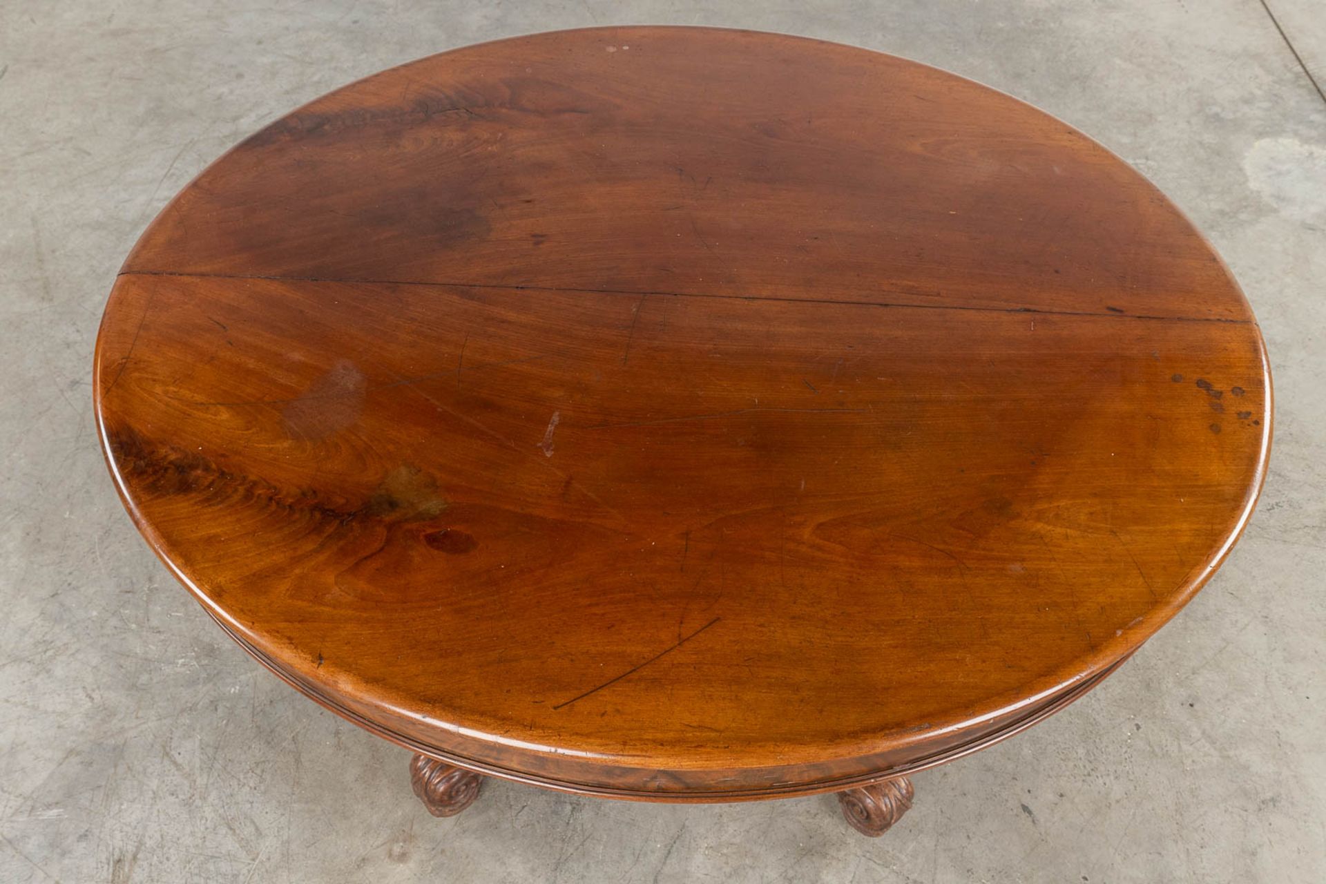 An atique oval table, Lous Philippe. (D:120 x W:139 x H:74 cm) - Image 9 of 9