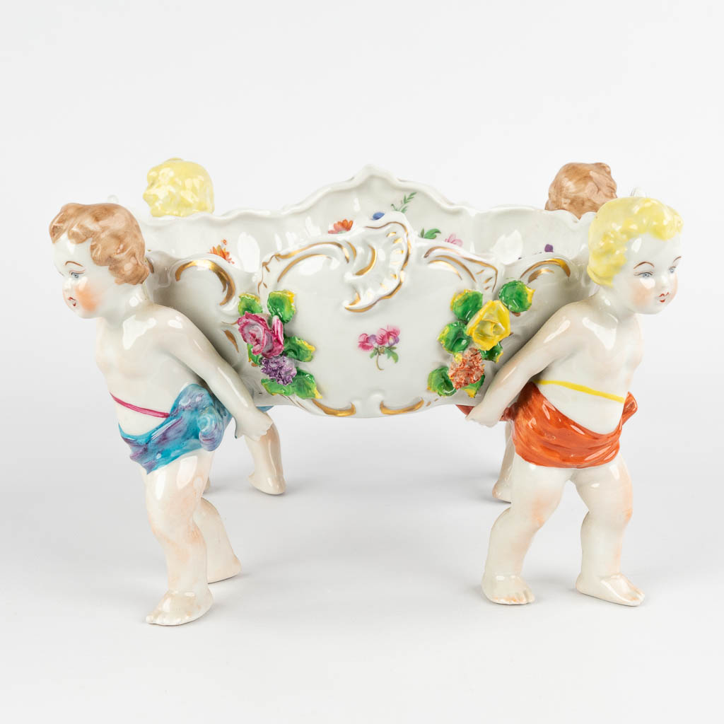 Capodimonte, a bowl carried by children. 20th C. (H:16 x D:31 cm) - Image 4 of 17