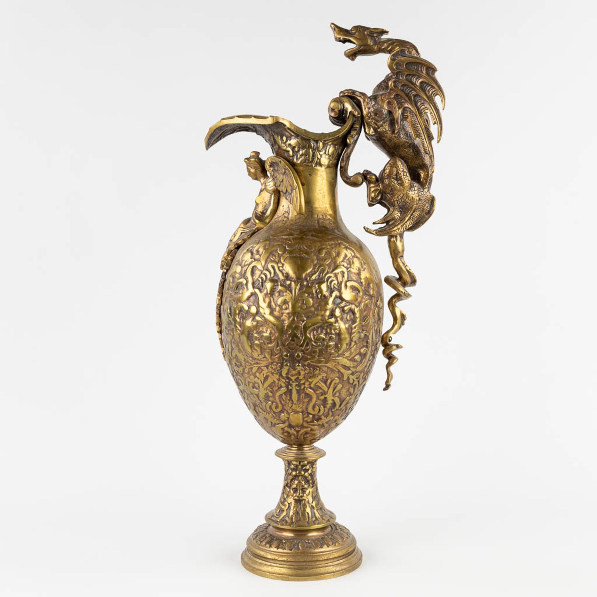 A large pitcher decorated with a dragon, bronze, 20th C. (D:18 x W:23 x H:57 cm) - Image 5 of 17