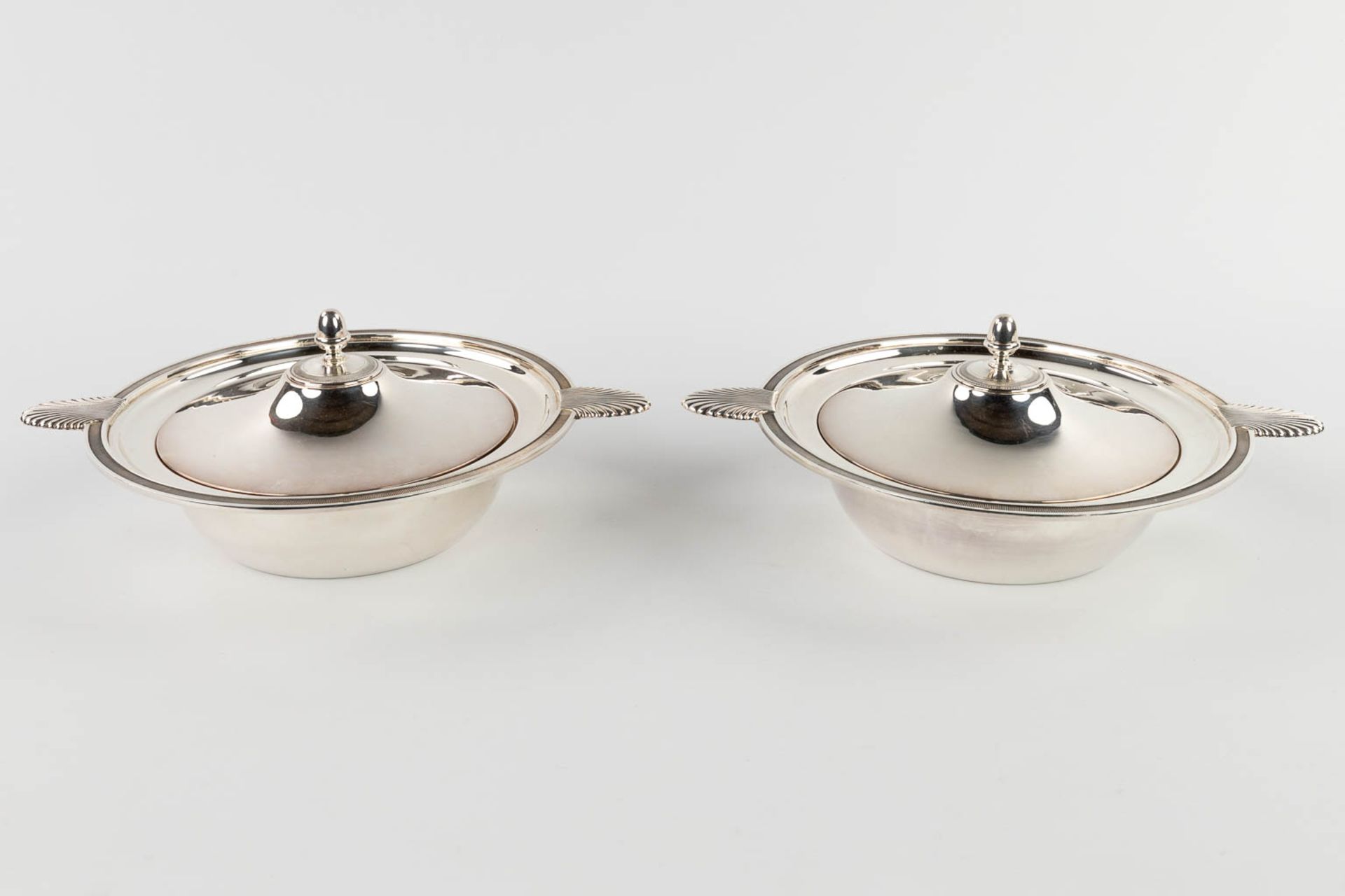 Sivar &amp; Silvergros Ghent, a collection of silver-plated metal table accesories. (D:28 x W:45 cm) - Image 2 of 24