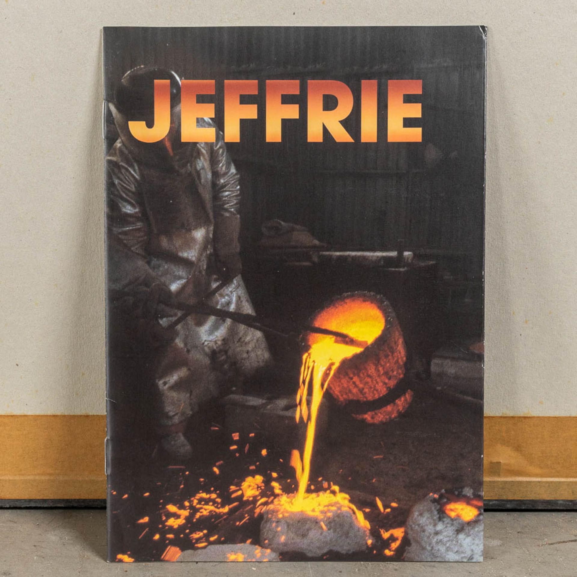 Jeffrie DEVRIESE (1949) 'Figurine' charcoal on paper. 1995 (W:41 x H:59 cm) - Bild 7 aus 8