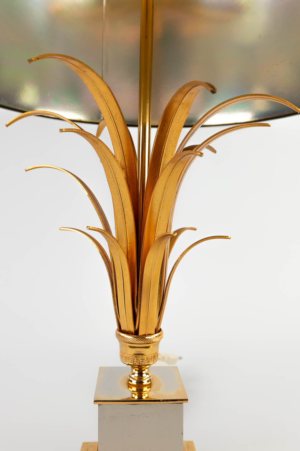 A table lamp, gilt metal in Hollywood Regency style. Circa 1980. (H:62 cm) - Image 9 of 10