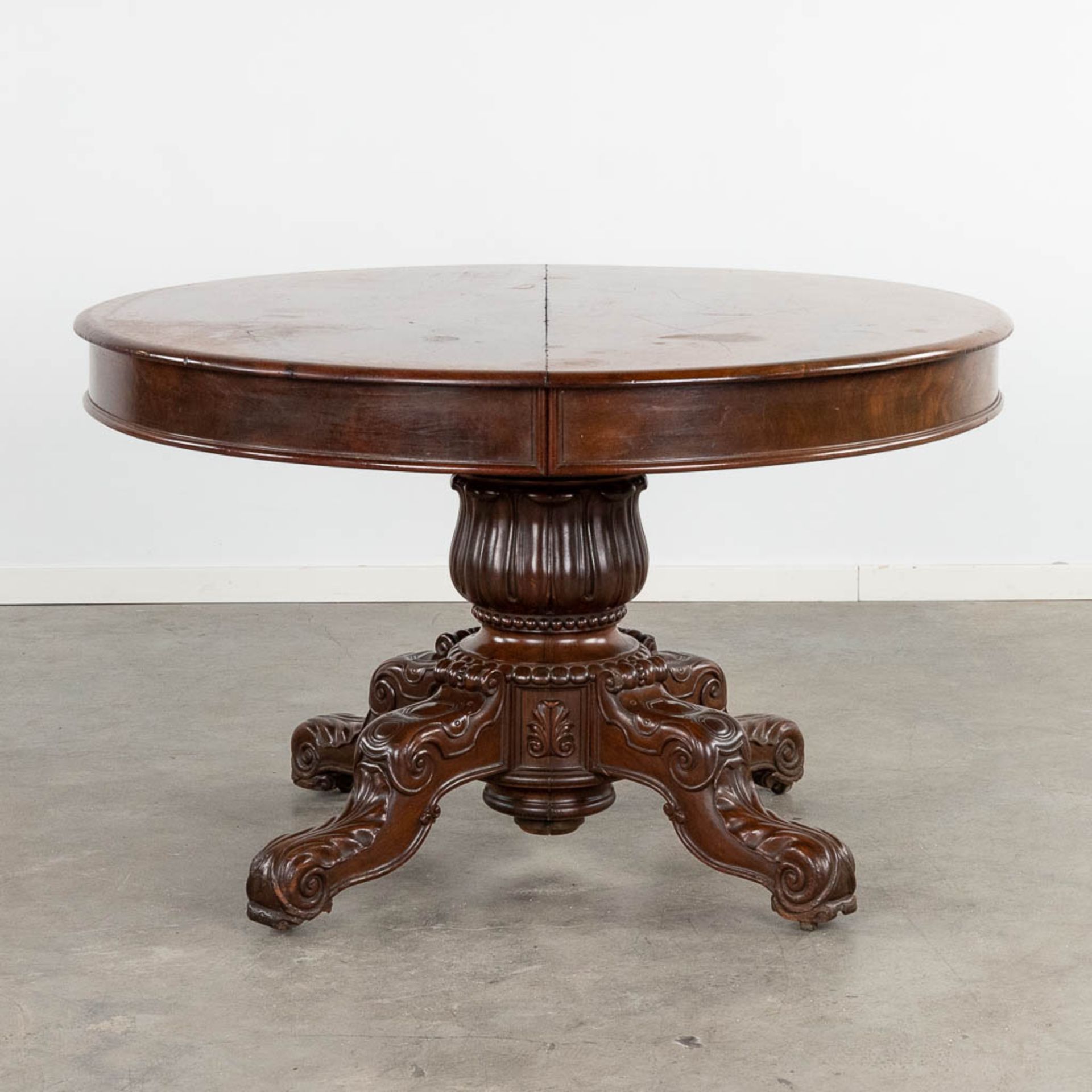 An atique oval table, Lous Philippe. (D:120 x W:139 x H:74 cm) - Image 6 of 9