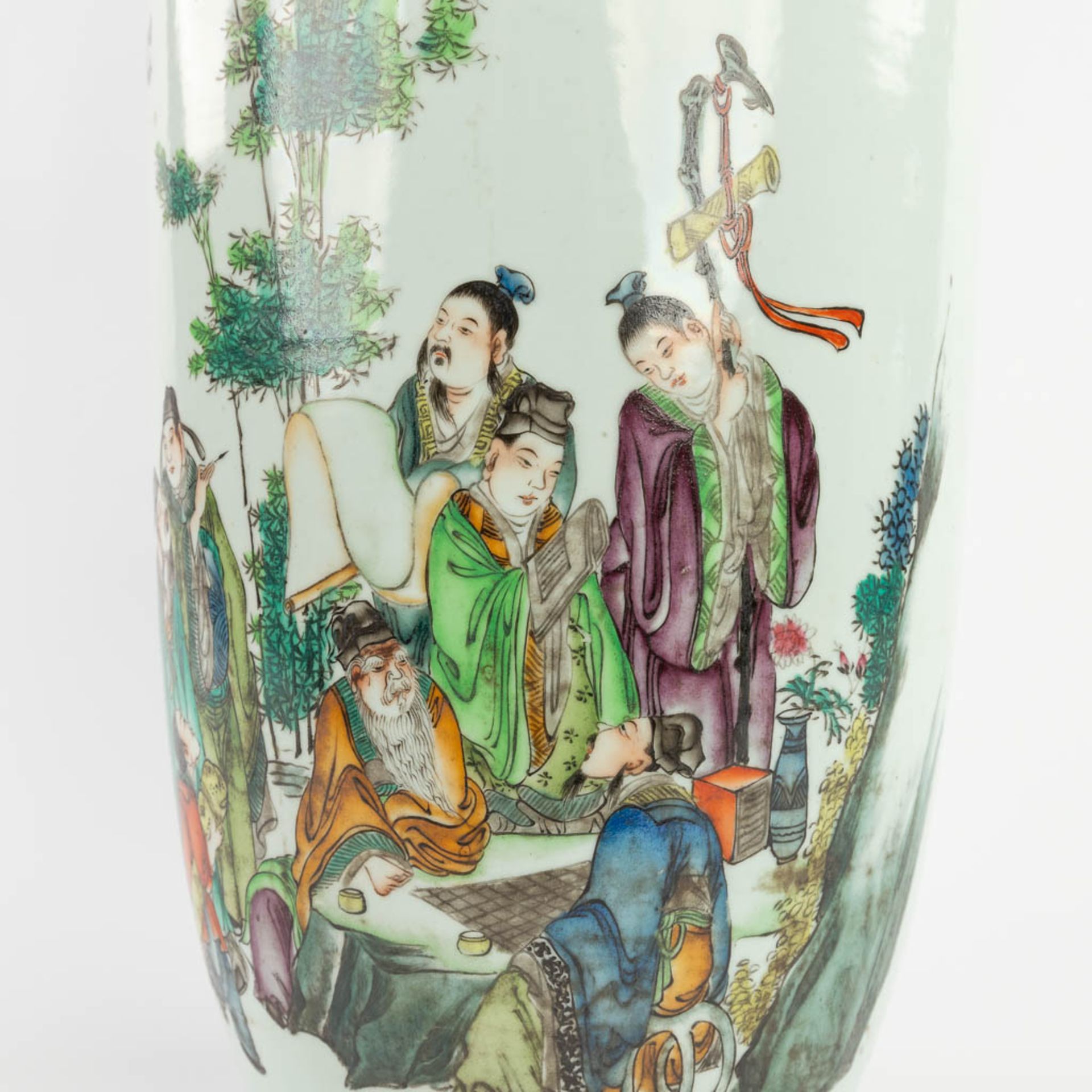 A Chinese vase, decorated with wise men in a garden. 19th/20th C. (H:58 x D:23 cm) - Bild 12 aus 16