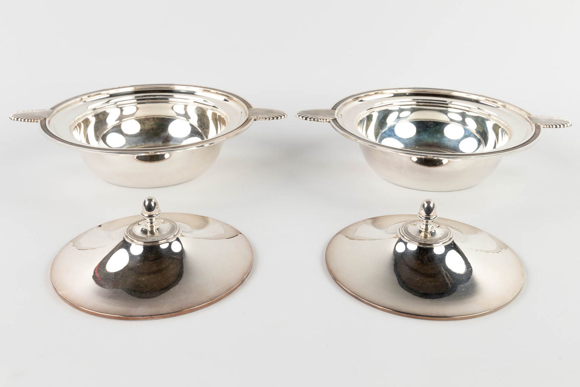 Sivar &amp; Silvergros Ghent, a collection of silver-plated metal table accesories. (D:28 x W:45 cm) - Image 3 of 24