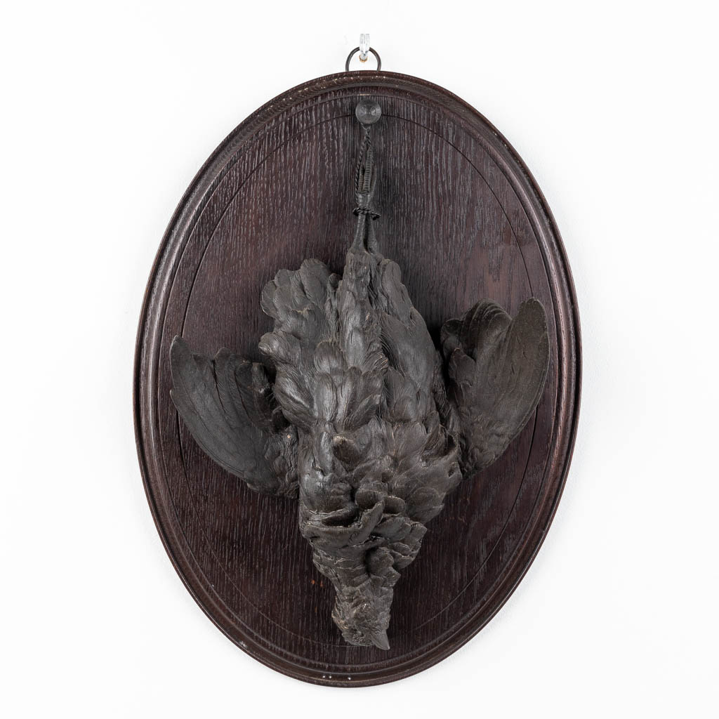 A pair of wall-mounted 'Hunting Trophies', patinated bronze mounted on wood. (D:7 x W:33 x H:46 cm) - Image 9 of 15