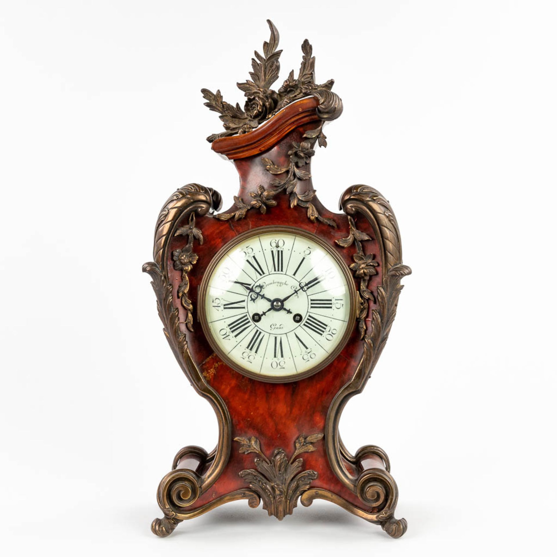 A mantle clock, tortoiseshell finished with gilt bronze in Louis XV style. 19th C. (D:14 x W:28 x H: