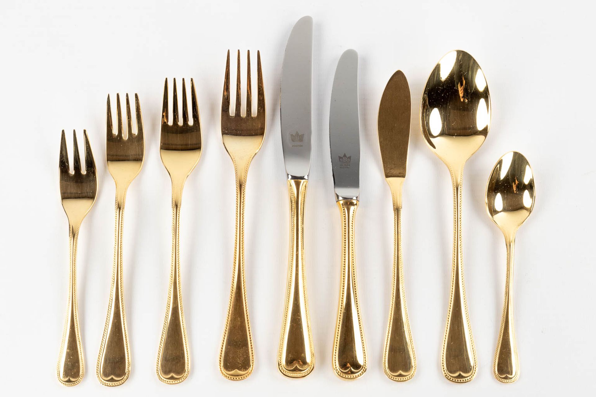 A gold-plated 'Royal Collection Solingen' flatware cutlery set, made in Germany. Model 'Perles' (D:3 - Image 4 of 14