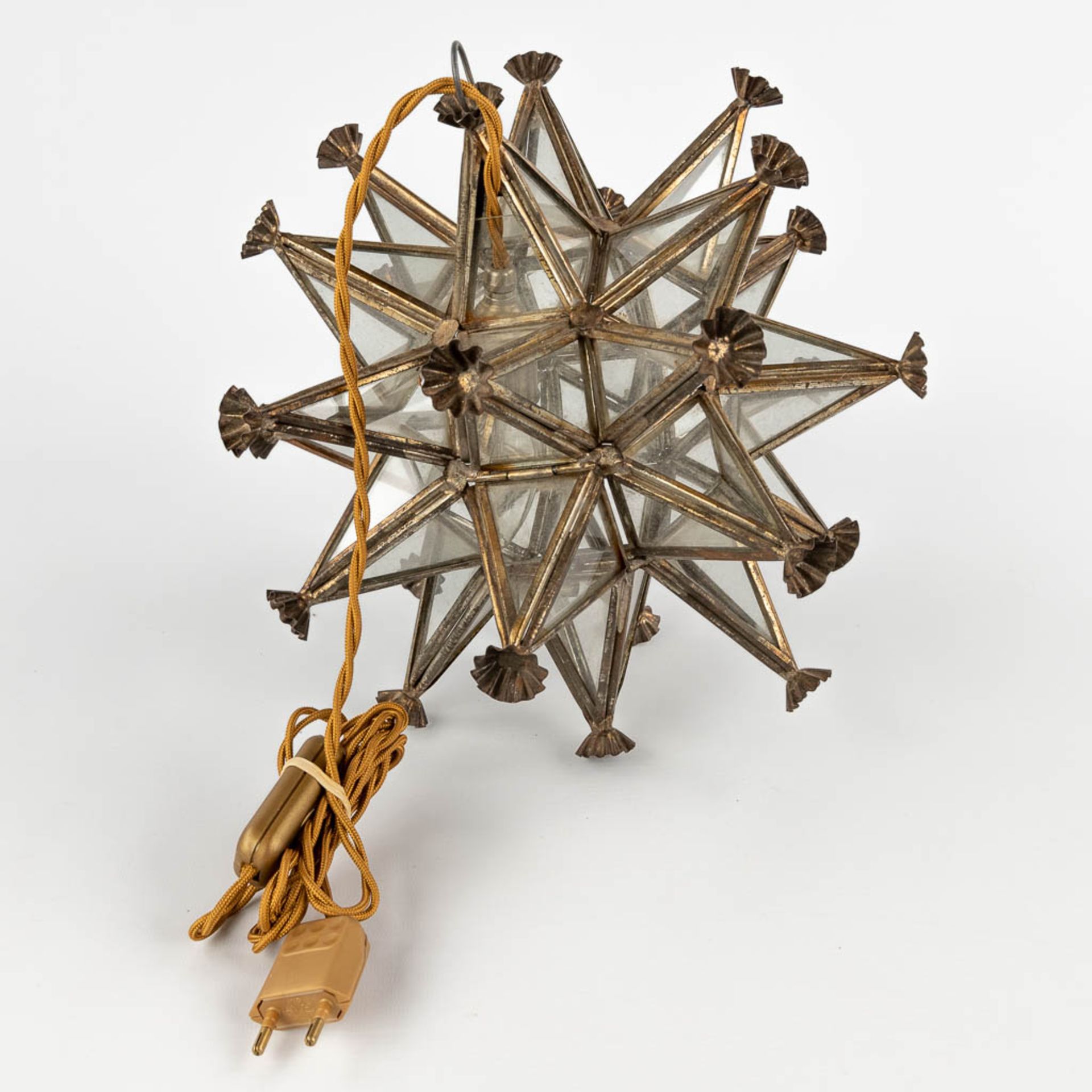 A lantern in the shape of a star, copper and glass, circa 1950. (W:25 x H:25 x D:25 cm) - Image 5 of 12