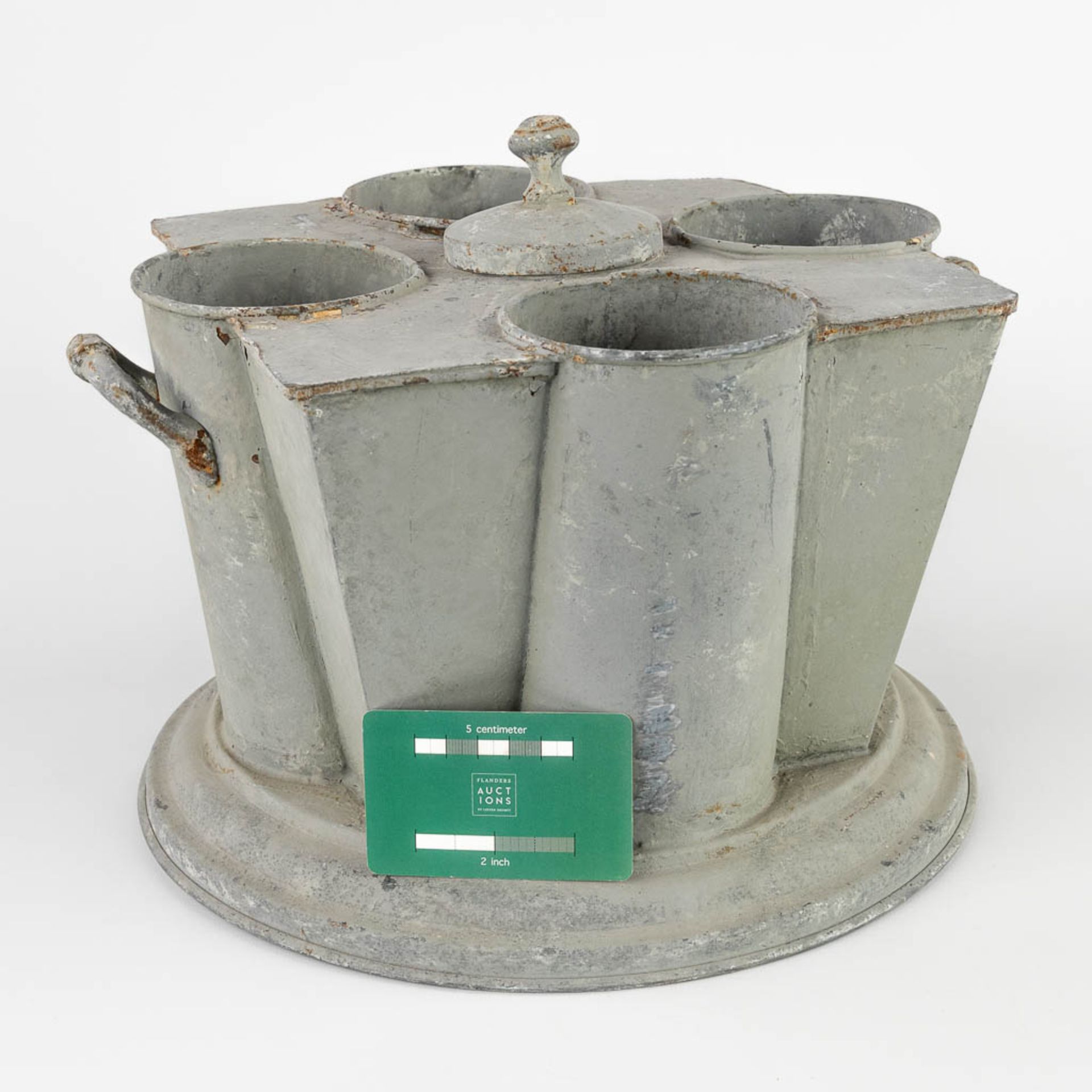 An antique wine cooler, made of zinc. (W:33 x H:25 x D:31 cm) - Image 2 of 13