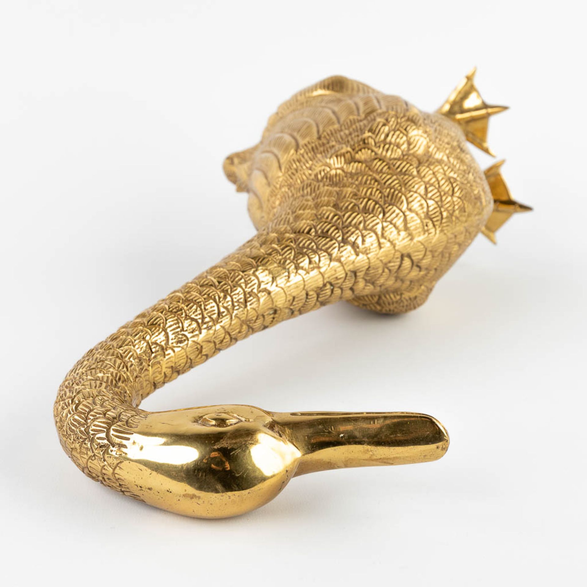 A large figurative goose, gold-plated metal. 20th C. (D:15 x W:35 x H:49,5 cm) - Bild 8 aus 11
