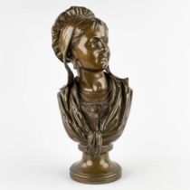 Bust of a lady, patinated bronze, signed 'Spilliaert'. (D:20 x W:25 x H:52 cm)