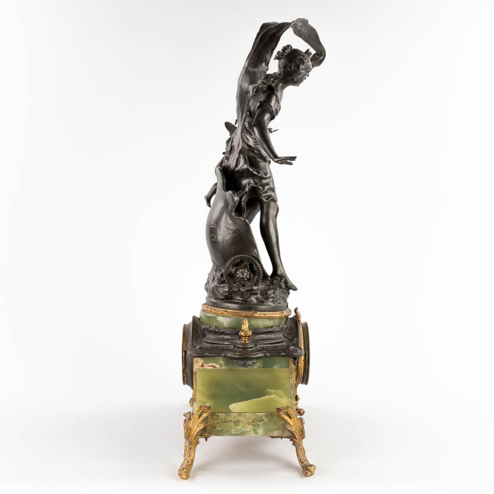 Auguste MOREAU (1834-1917) A mantle clock, spelter on green onyx, 19th C. (D:21 x W:44 x H:63 cm) - Image 10 of 19