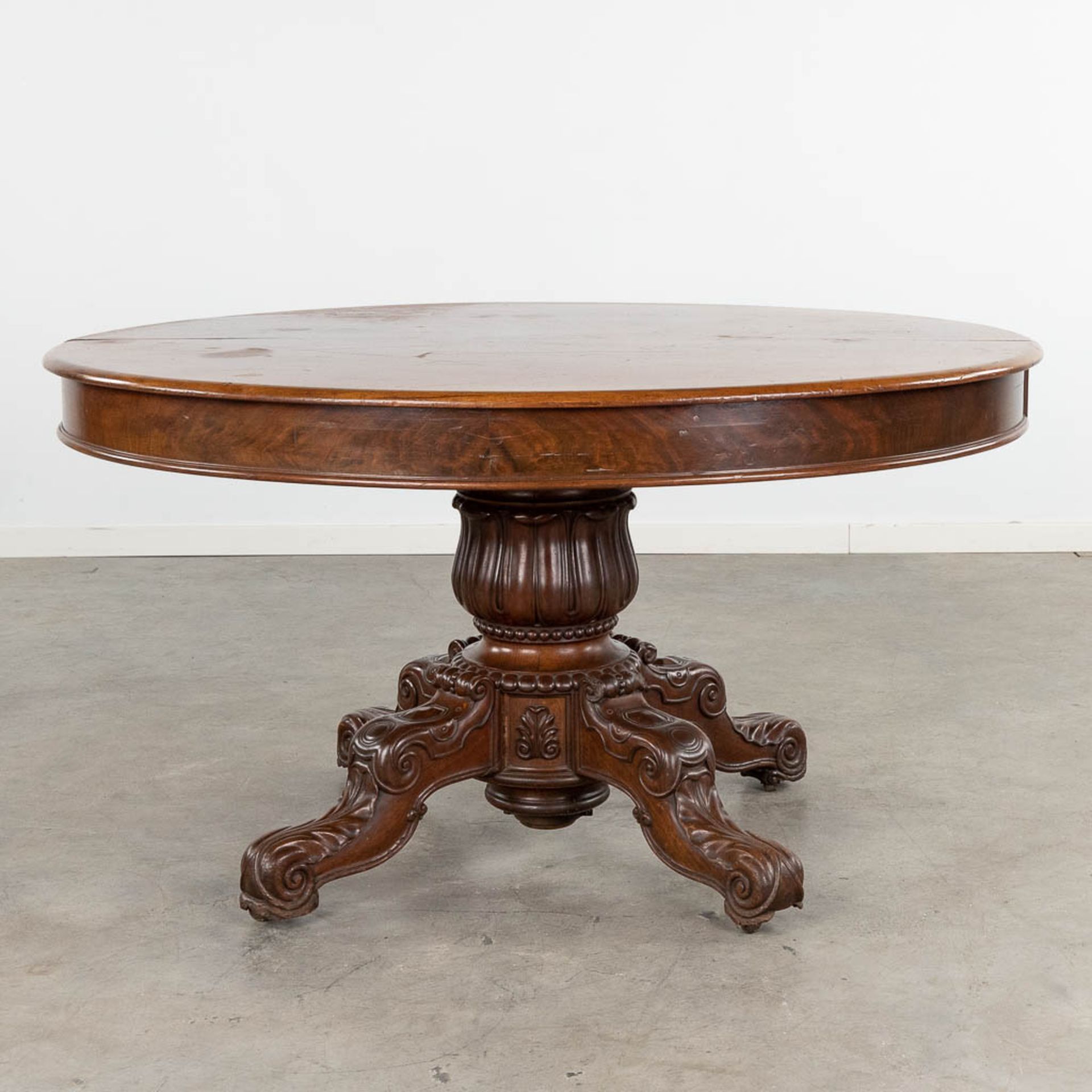 An atique oval table, Lous Philippe. (D:120 x W:139 x H:74 cm) - Image 5 of 9