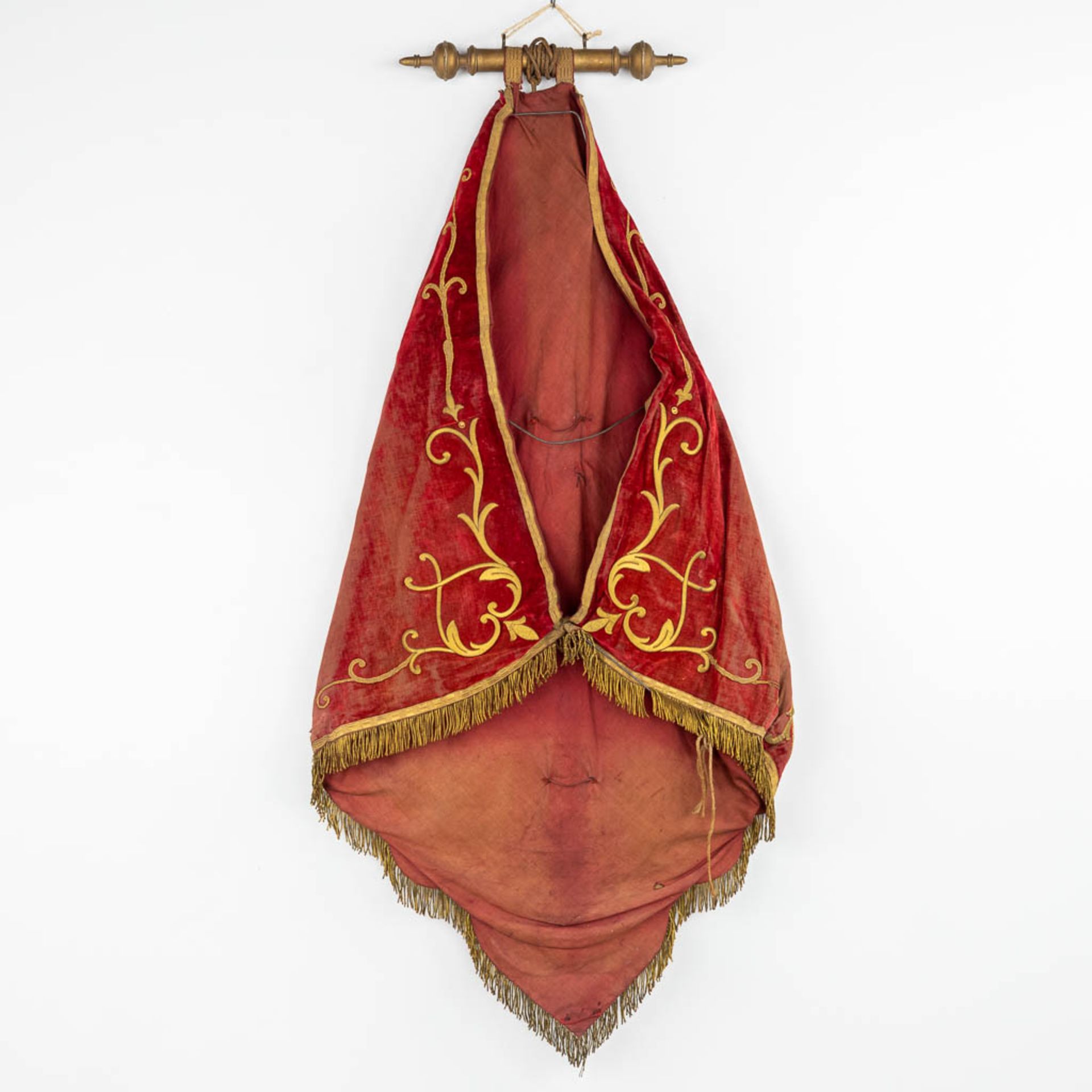 An antique banner, 'Harmonie Saint Germain, Couvin', and used in the front of a marching orchestra. - Image 9 of 10