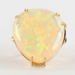 An 18 kt yellow gold ring, with an Opal stone, approximately 30 kt. Ring size: 55.