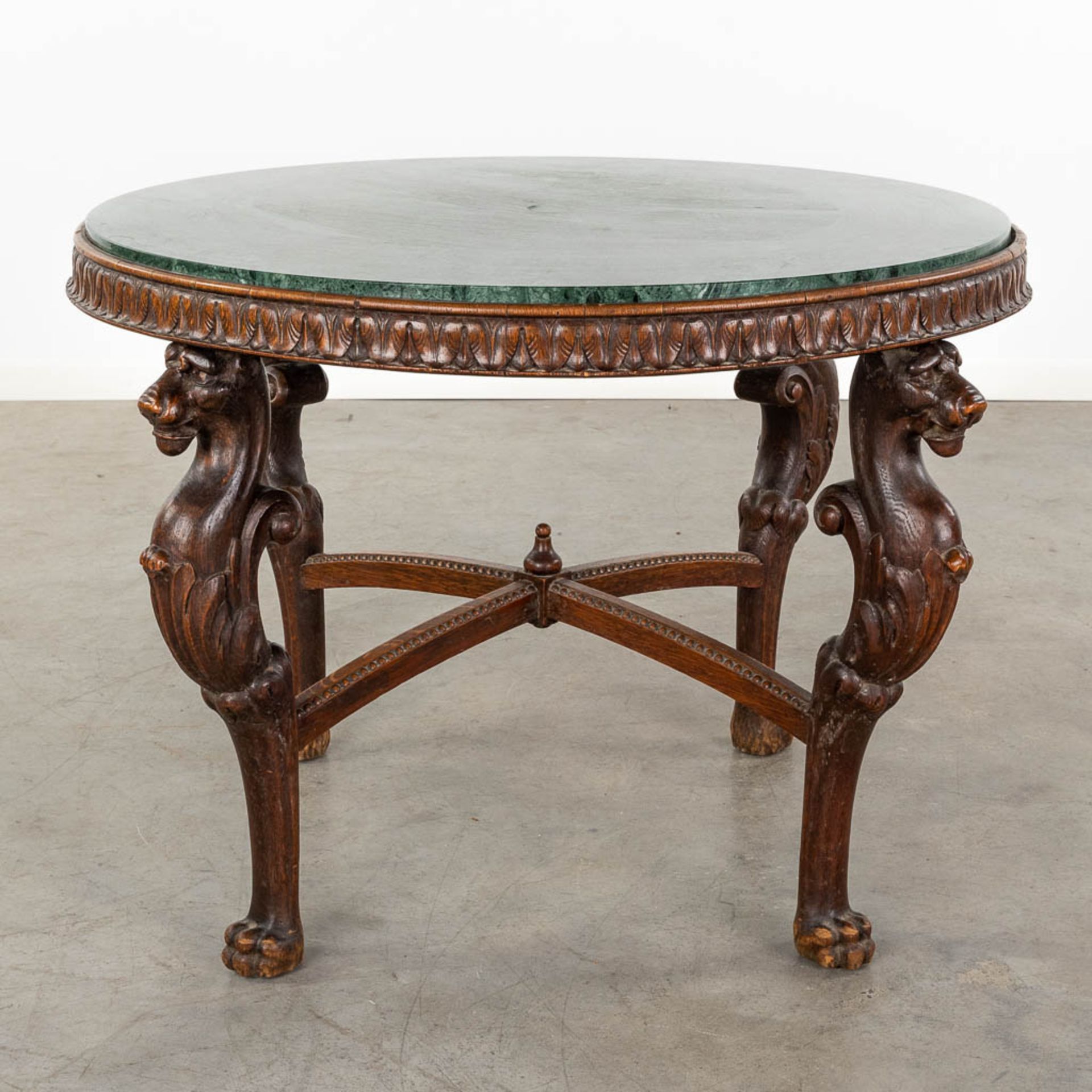 A wood-sculptured coffee table, mythological figurines and a green marble top. 20th C. (D:93 x W:93  - Bild 5 aus 13