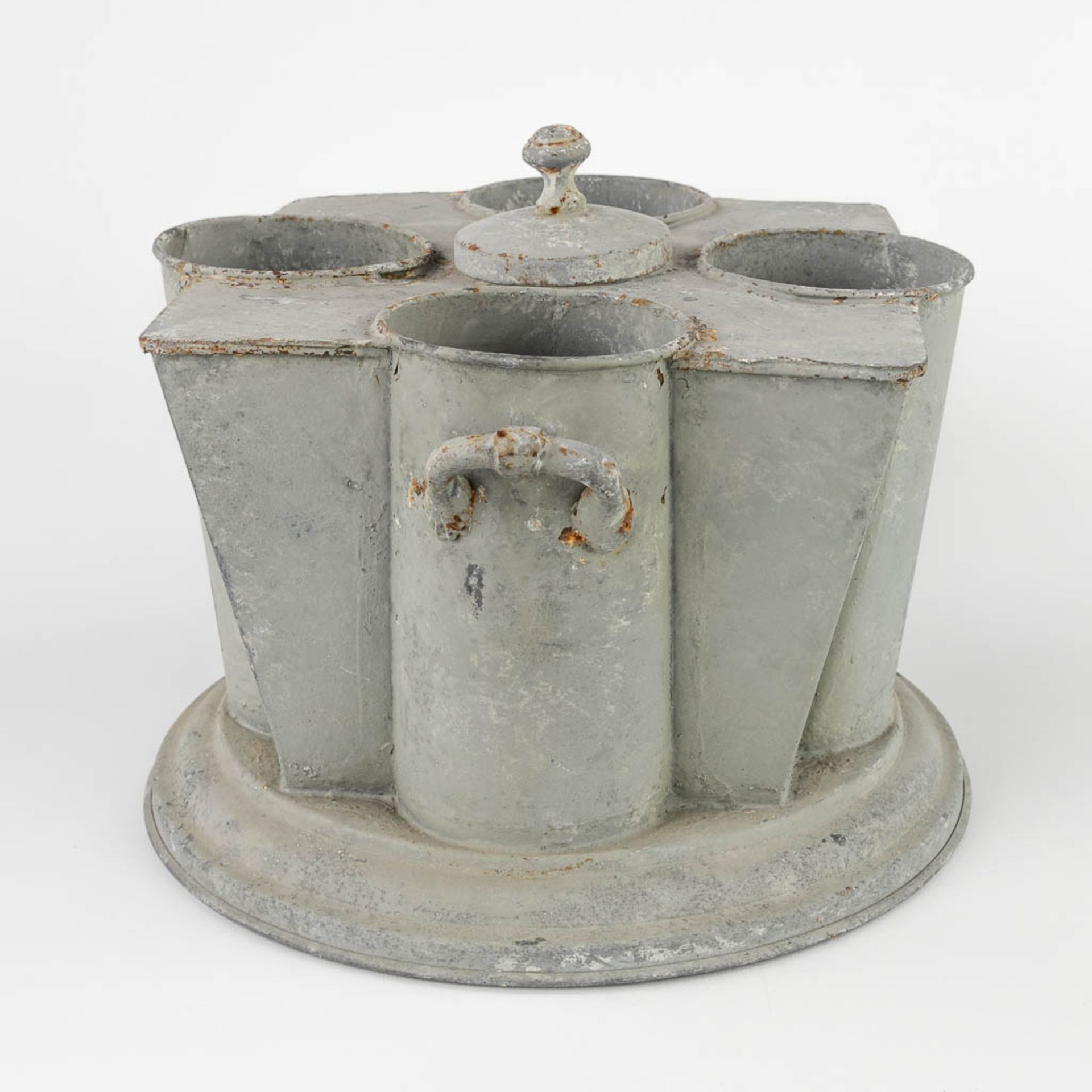 An antique wine cooler, made of zinc. (W:33 x H:25 x D:31 cm) - Image 6 of 13