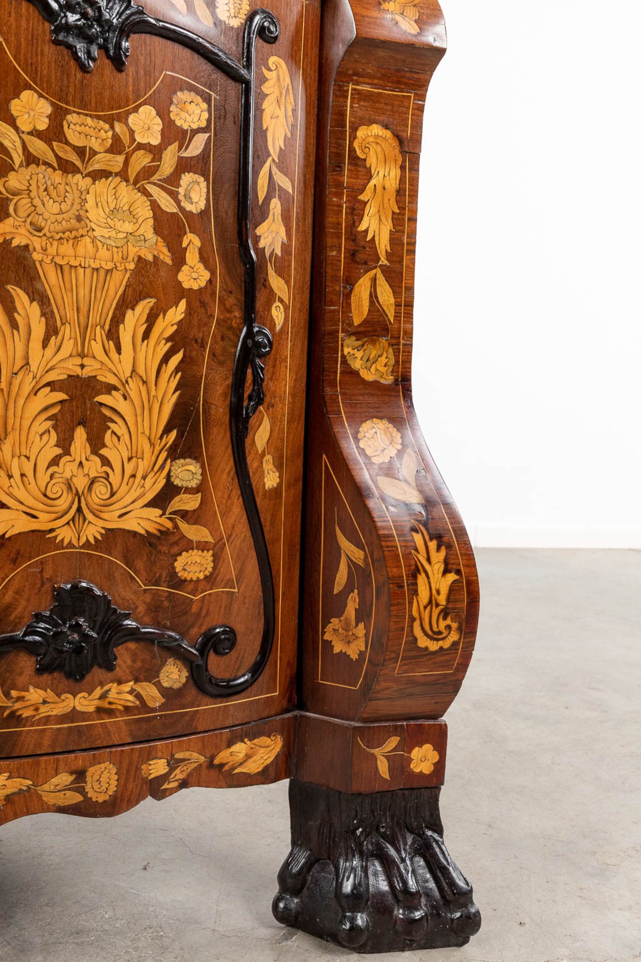 An antique corner cabinet with marquetry in Louis XV style. The Netherlands, 18th C. (D:56 x W:105 x - Image 12 of 21